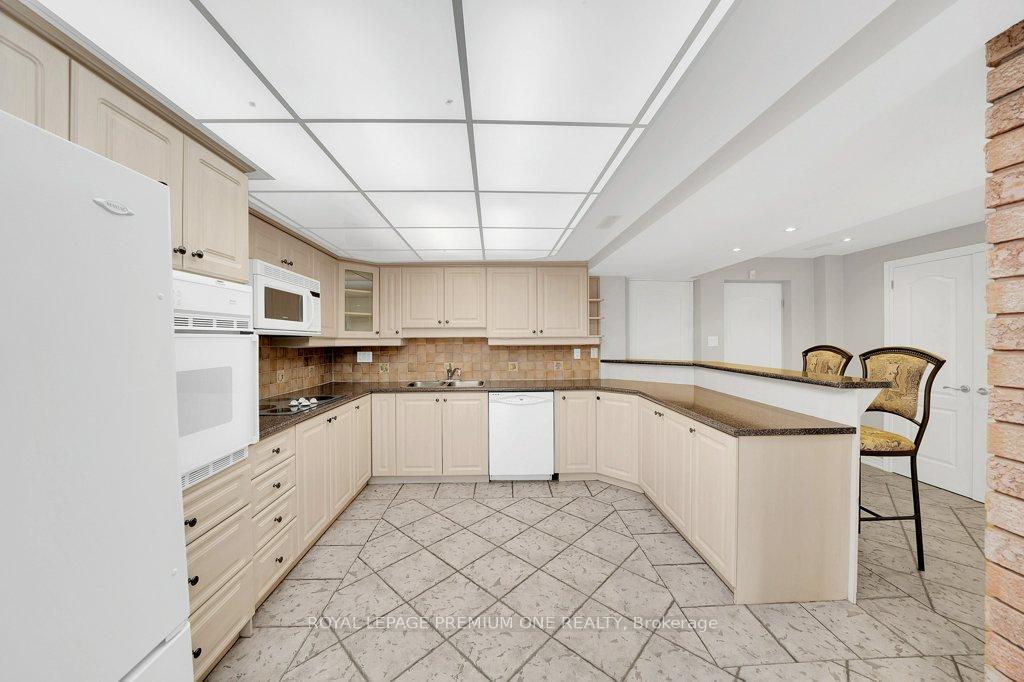 Photo 19 of 67 Embassy Drive, Vaughan, East Woodbridge — HOMEH