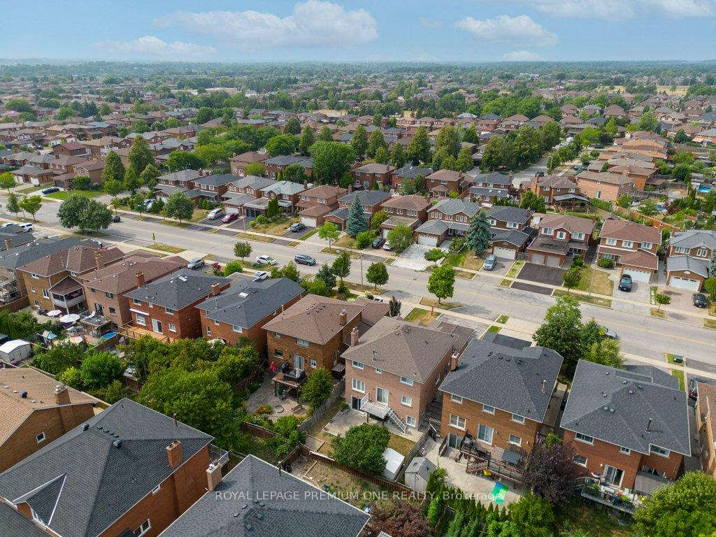 Photo 27 of 67 Embassy Drive, Vaughan, East Woodbridge — HOMEH