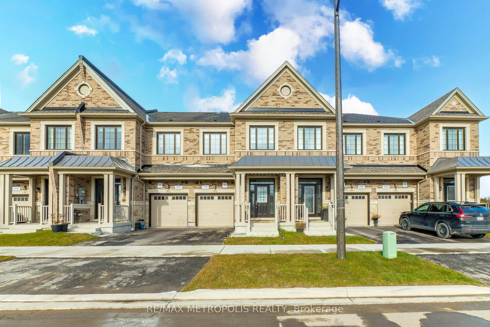 Photo 2 of 44 Reigate Avenue, Whitby, Rural Whitby — HOMEH