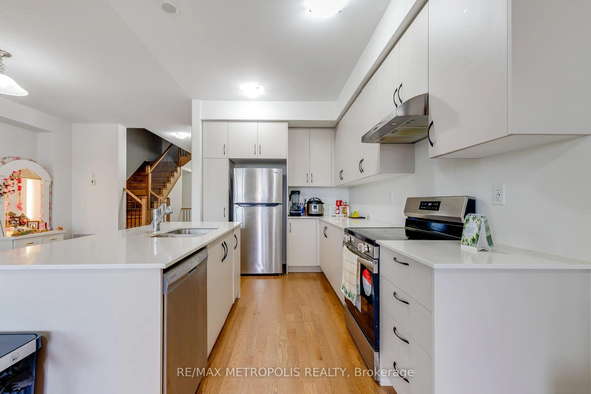 Photo 5 of 44 Reigate Avenue, Whitby, Rural Whitby — HOMEH