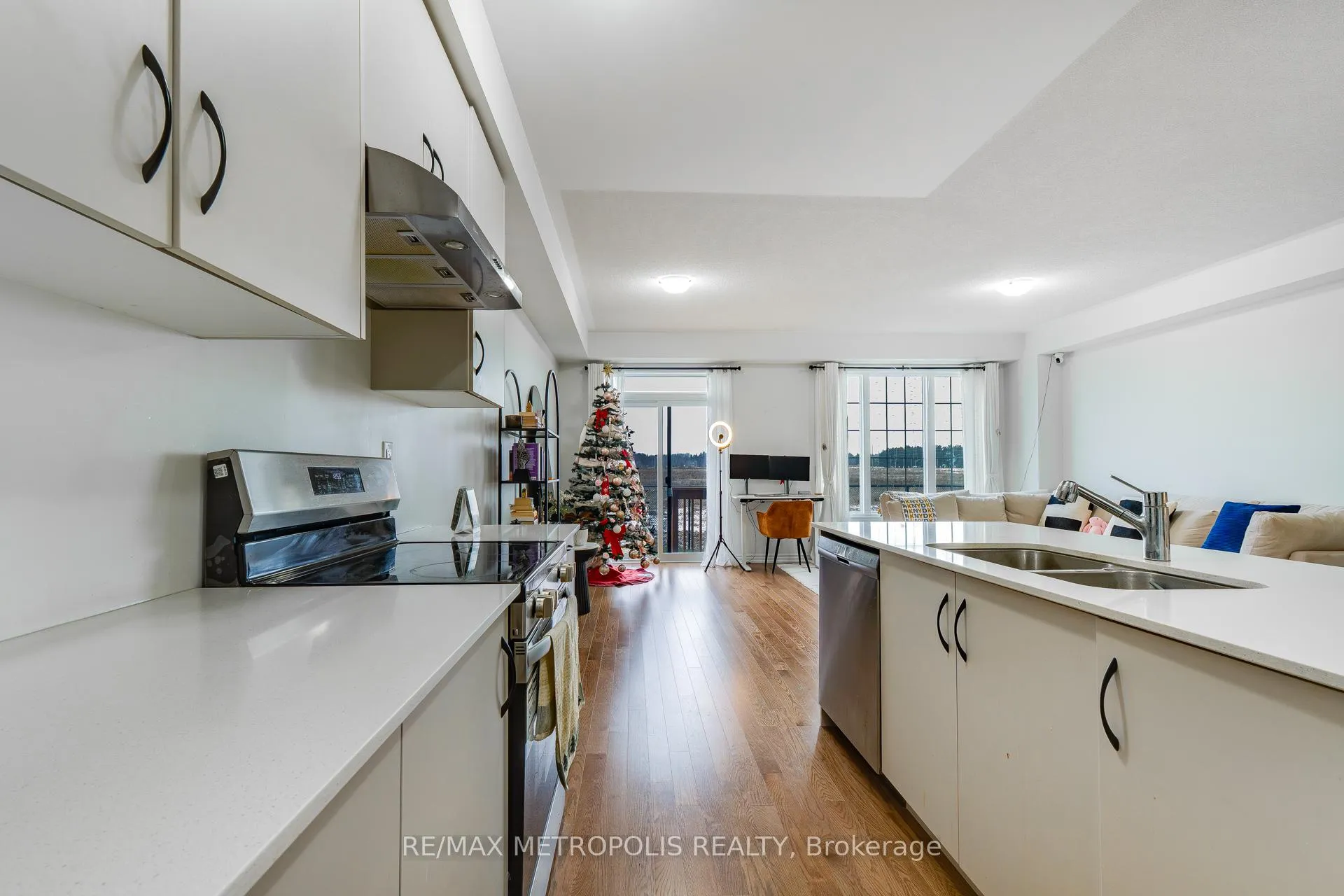 Photo 8 of 44 Reigate Avenue, Whitby, Rural Whitby — HOMEH