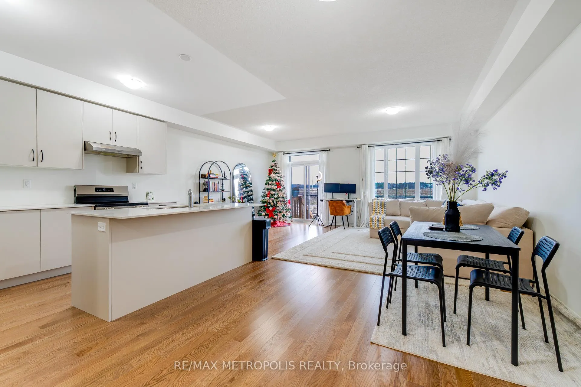 Photo 10 of 44 Reigate Avenue, Whitby, Rural Whitby — HOMEH