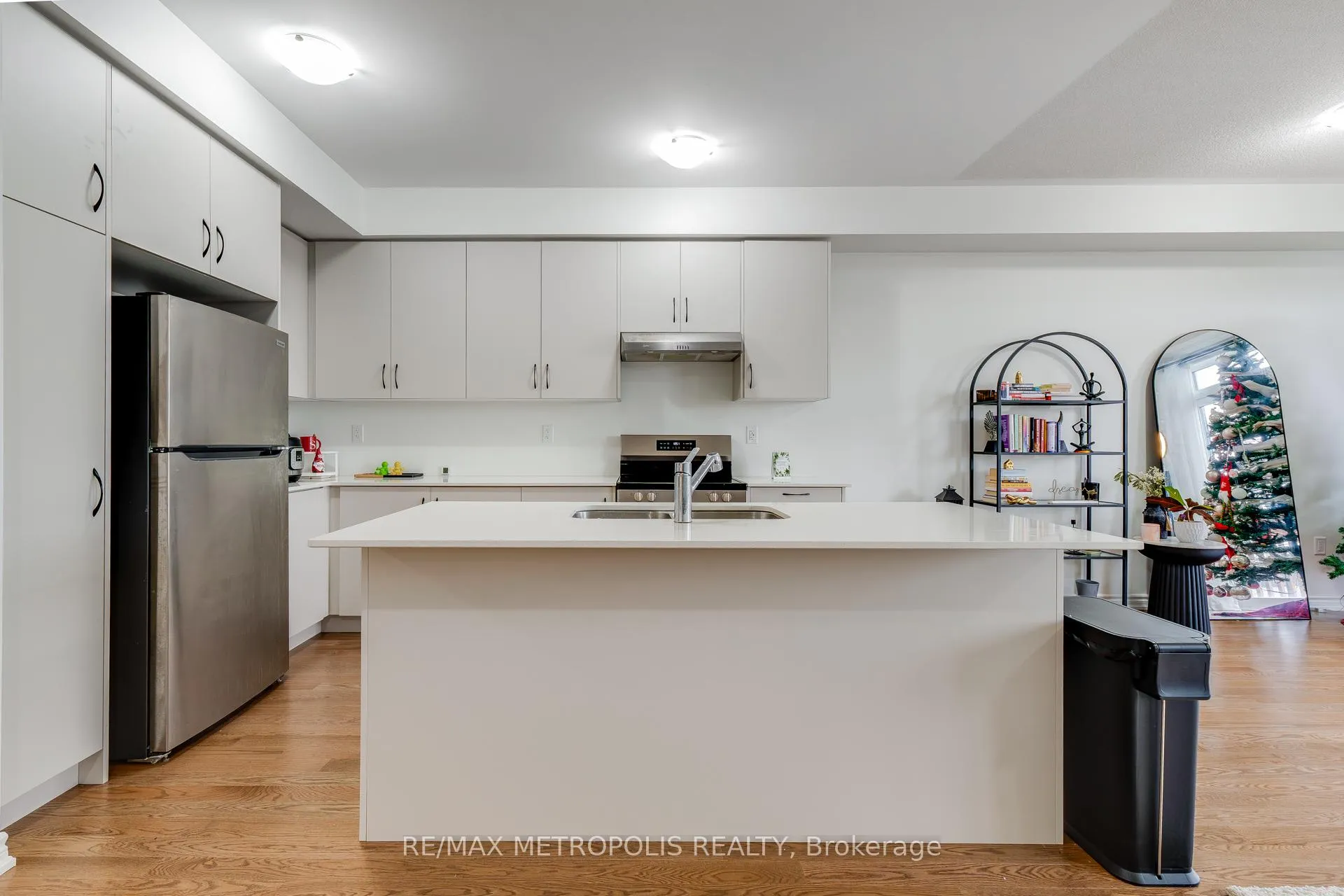 Photo 11 of 44 Reigate Avenue, Whitby, Rural Whitby — HOMEH