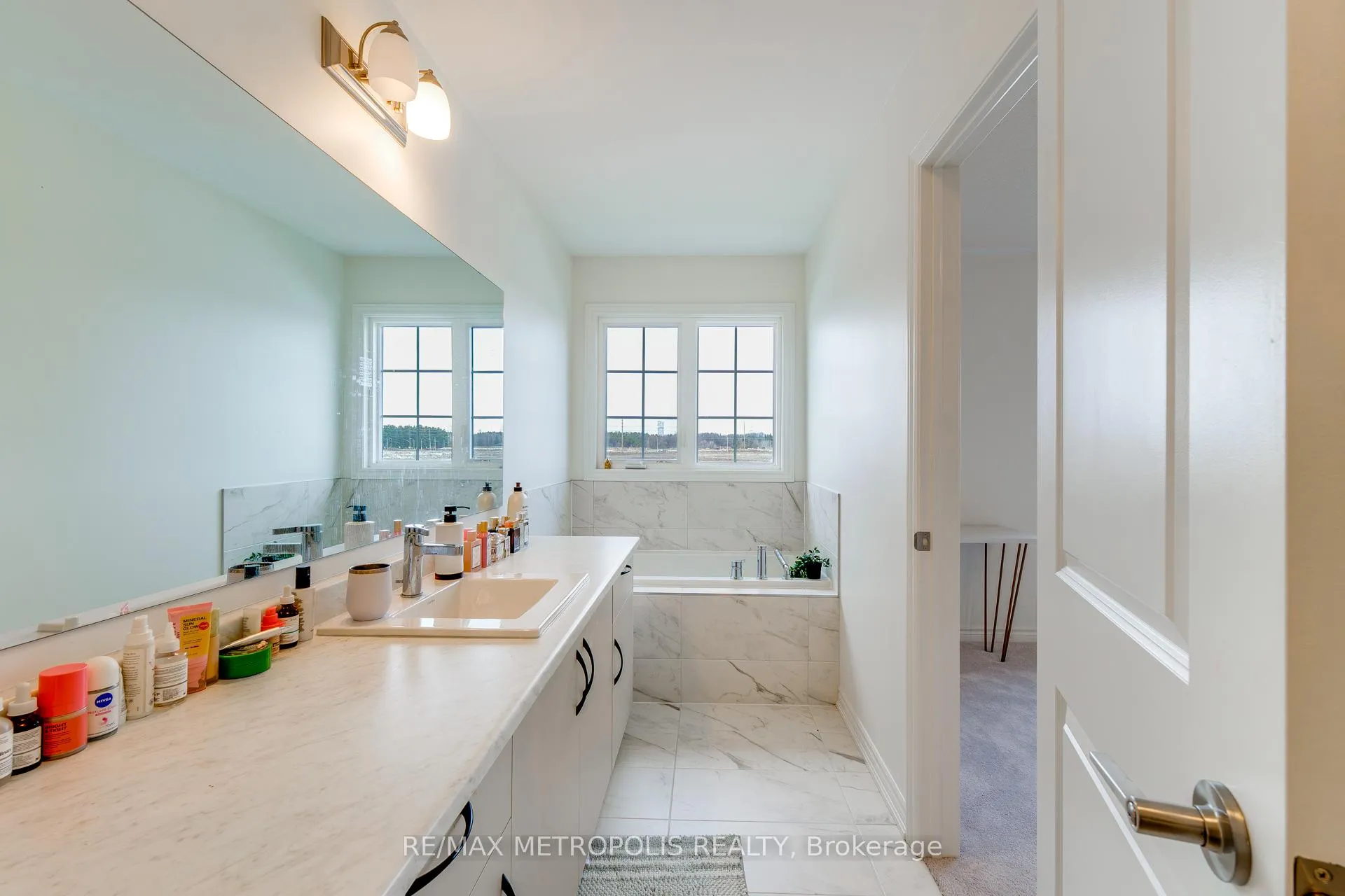 Photo 19 of 44 Reigate Avenue, Whitby, Rural Whitby — HOMEH