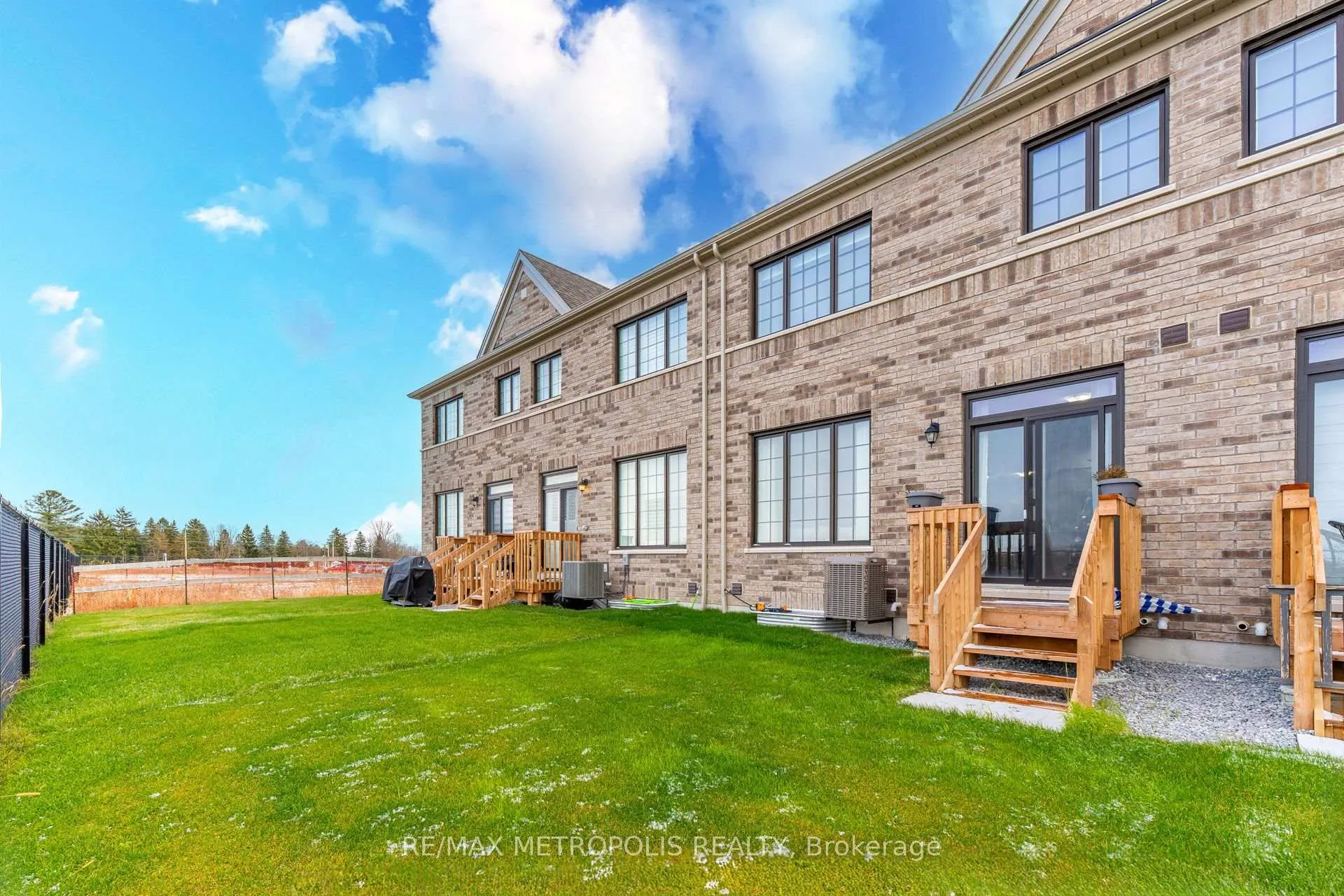 Photo 29 of 44 Reigate Avenue, Whitby, Rural Whitby — HOMEH