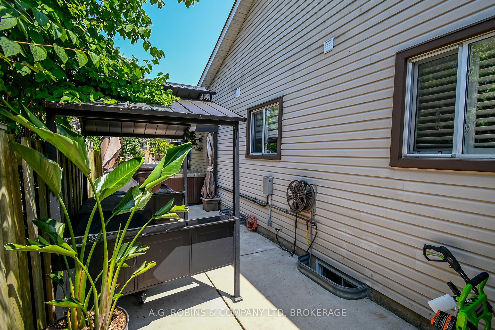 Photo 30 of 17 Marc Court, Welland, Lincoln/Crowland — HOMEH