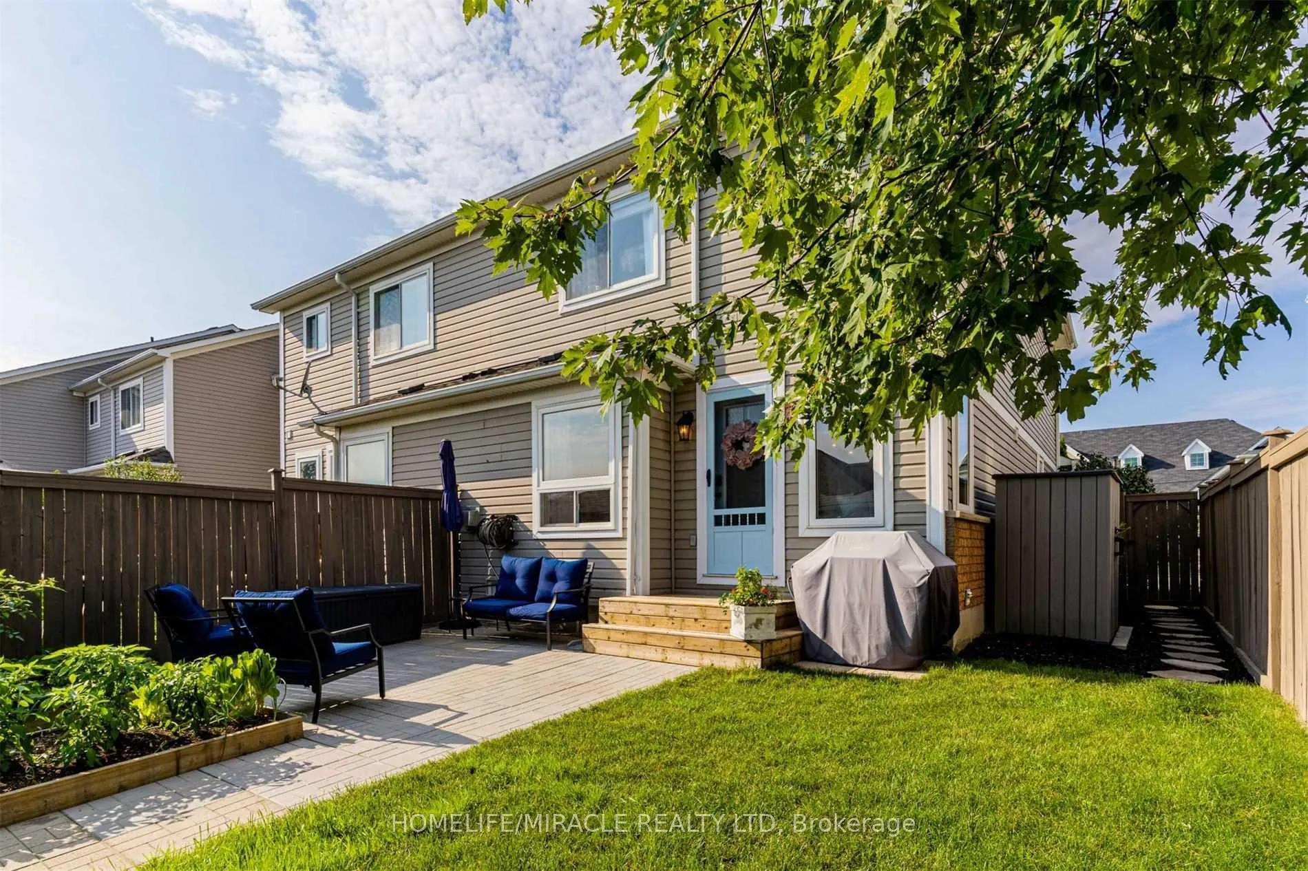 Photo 4 of 149 Carnwith Drive E, Whitby, Brooklin — HOMEH