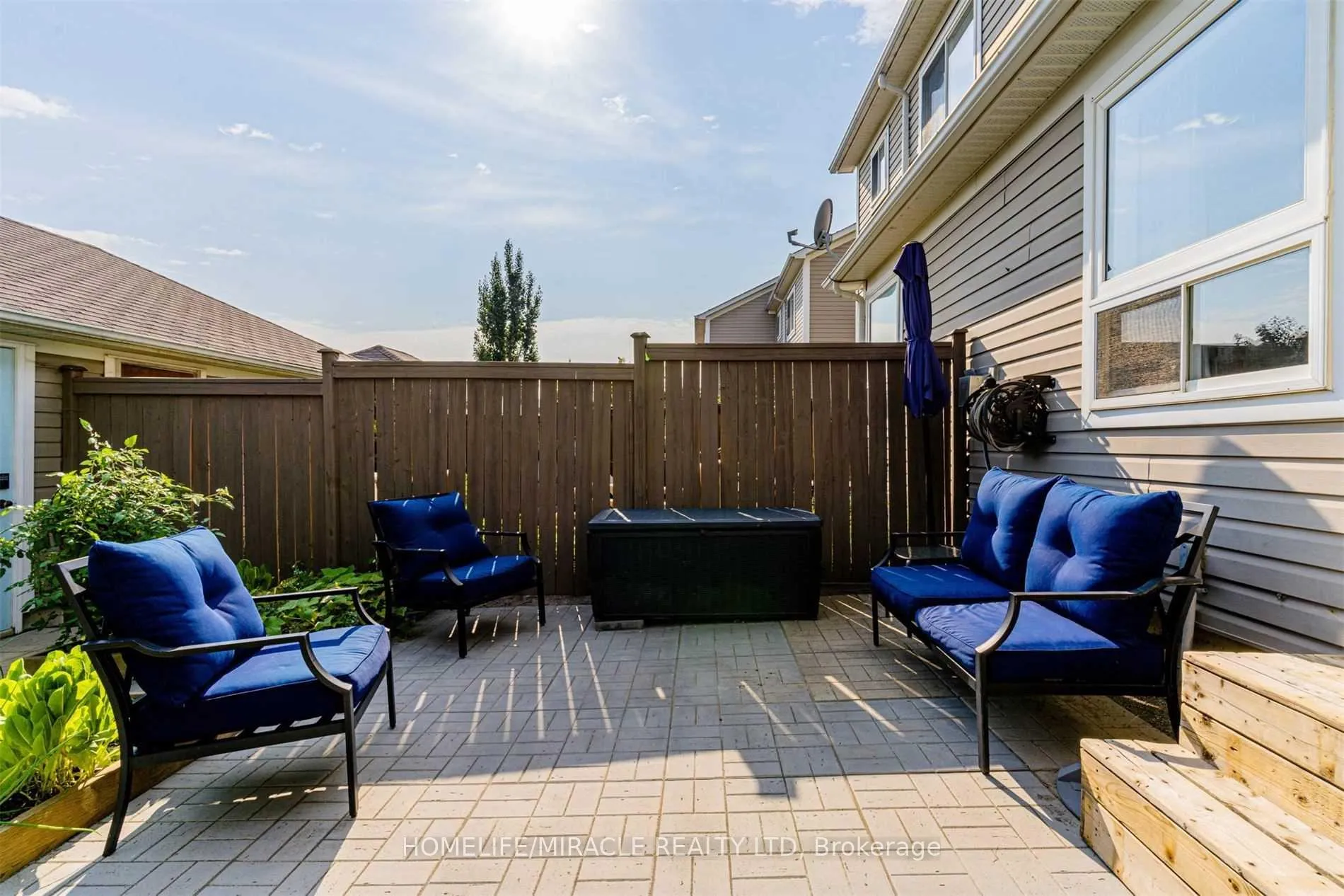 Photo 8 of 149 Carnwith Drive E, Whitby, Brooklin — HOMEH
