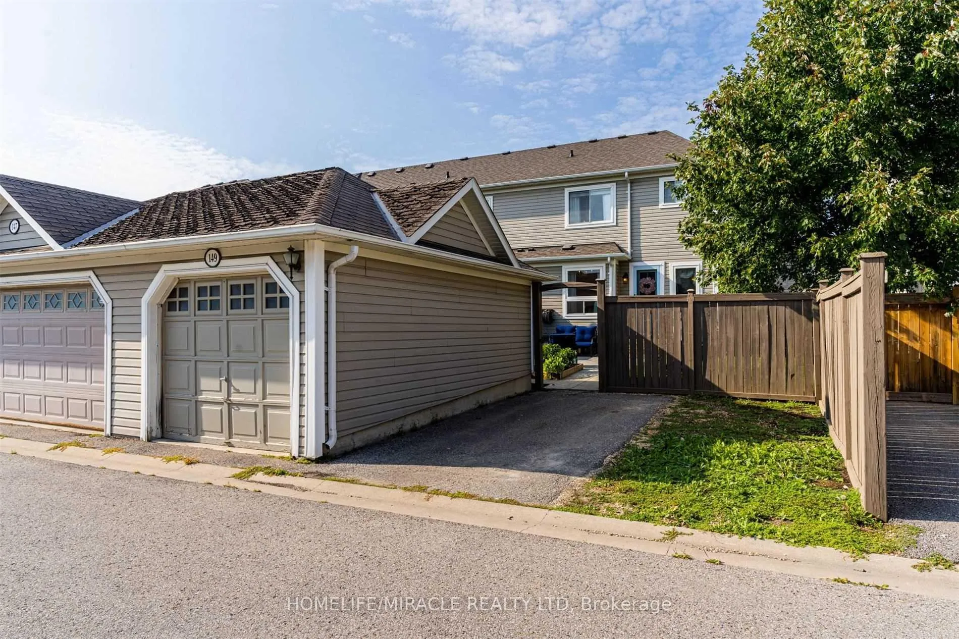 Photo 11 of 149 Carnwith Drive E, Whitby, Brooklin — HOMEH
