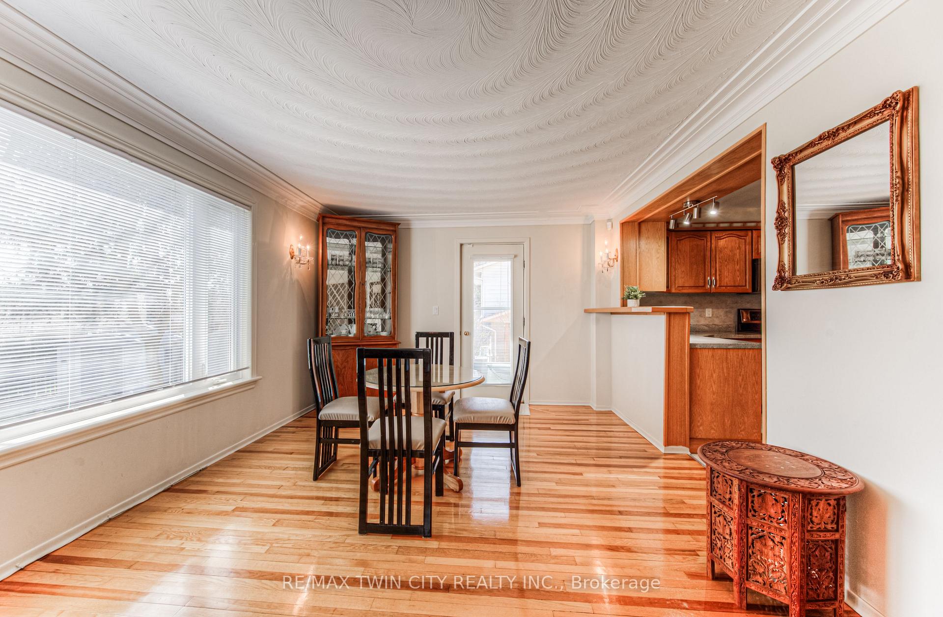 Photo 11 of 84 Ridgeview Crescent, Waterloo — HOMEH