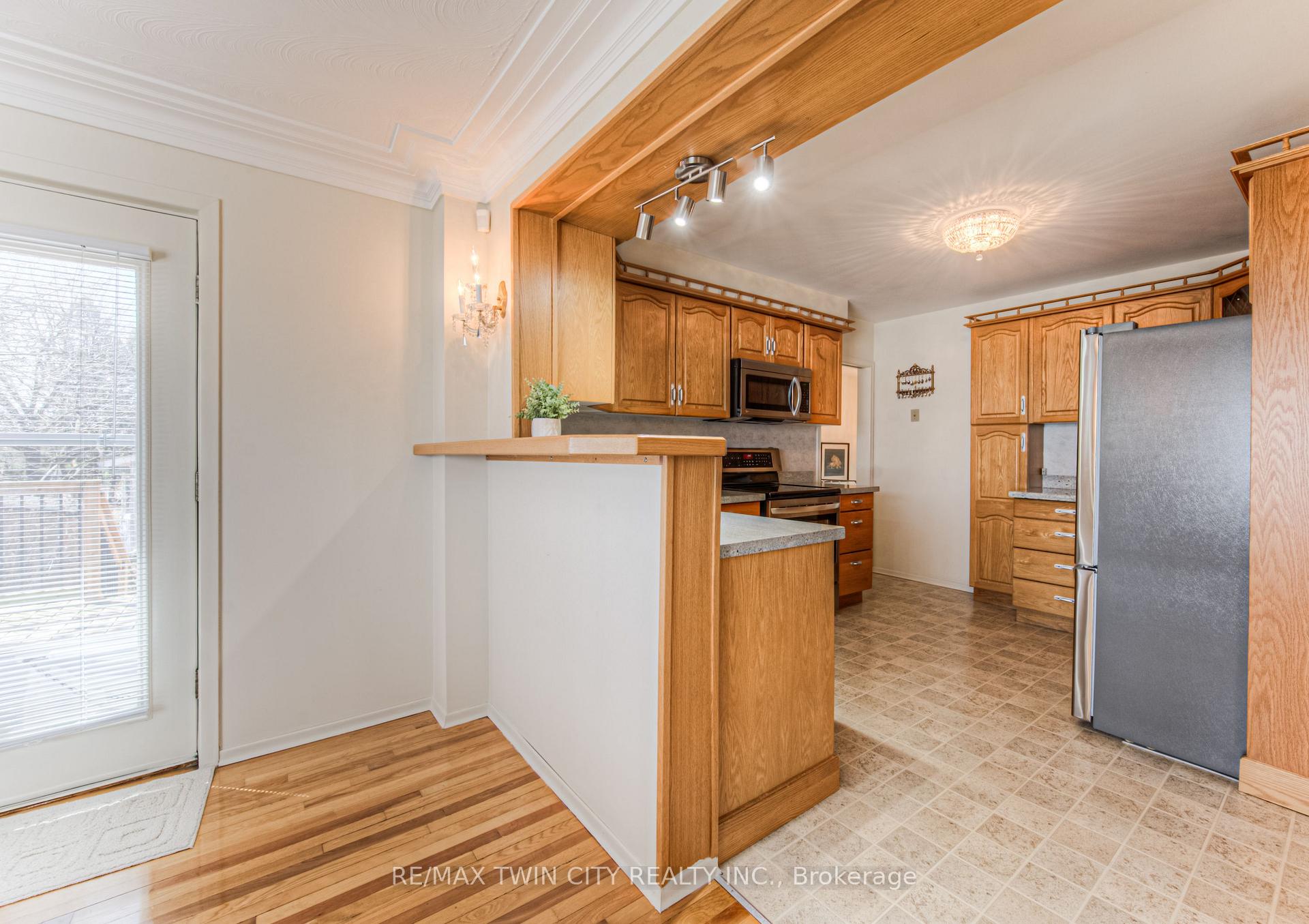 Photo 16 of 84 Ridgeview Crescent, Waterloo — HOMEH