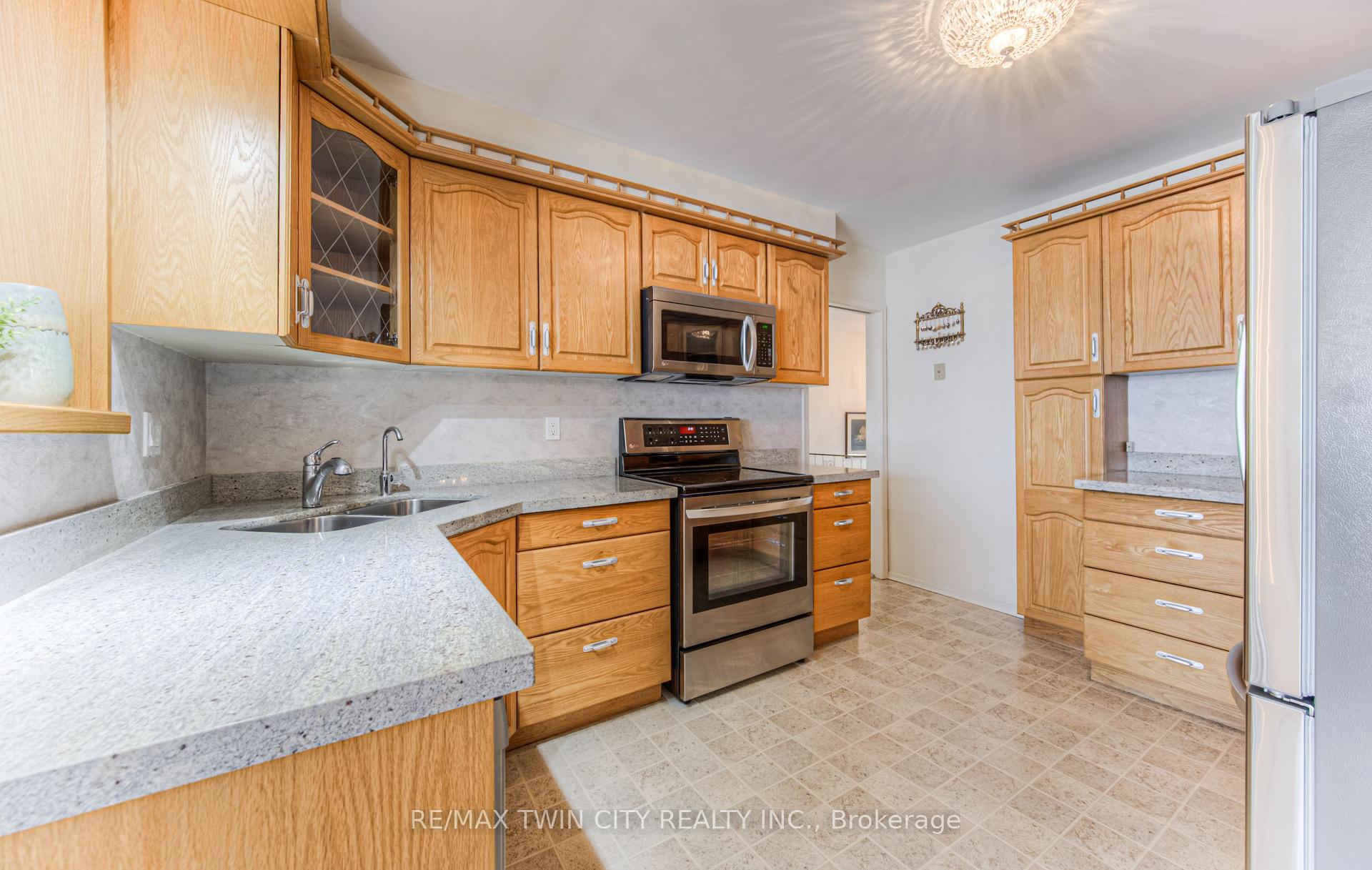 Photo 17 of 84 Ridgeview Crescent, Waterloo — HOMEH
