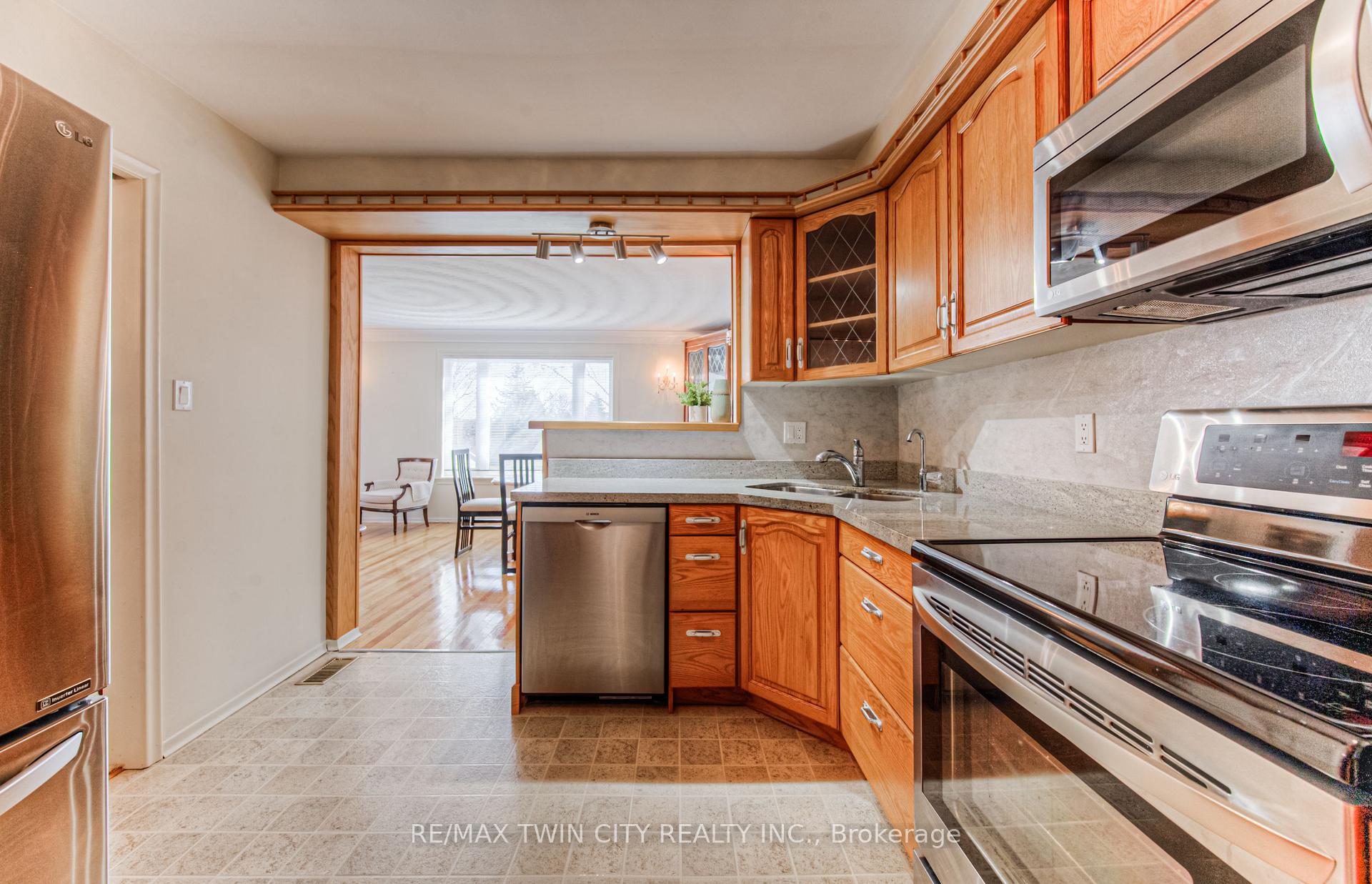 Photo 20 of 84 Ridgeview Crescent, Waterloo — HOMEH