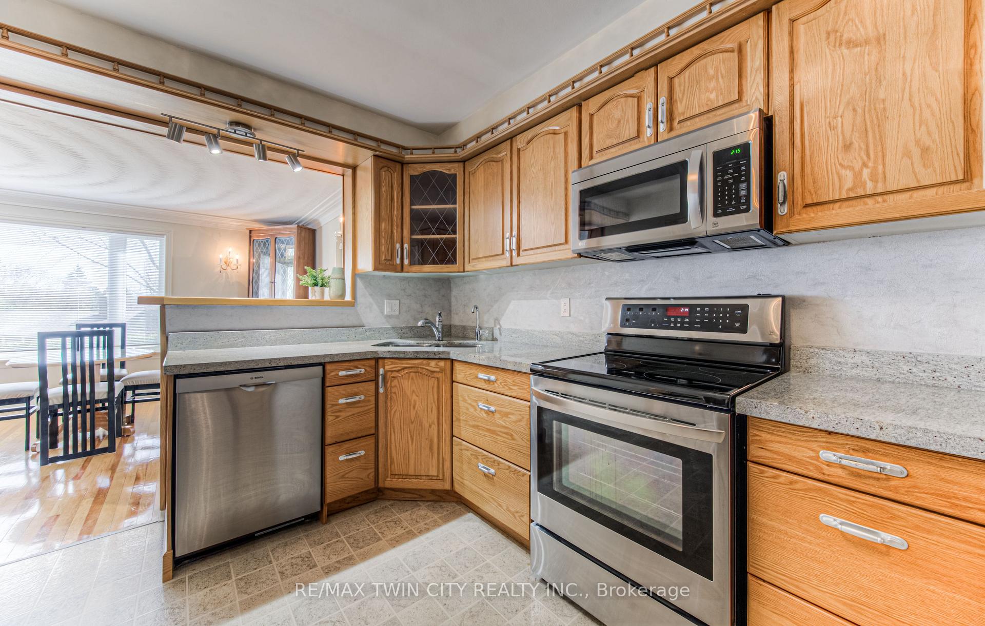 Photo 21 of 84 Ridgeview Crescent, Waterloo — HOMEH