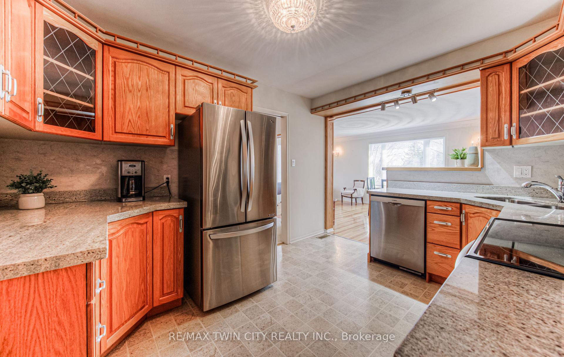 Photo 22 of 84 Ridgeview Crescent, Waterloo — HOMEH