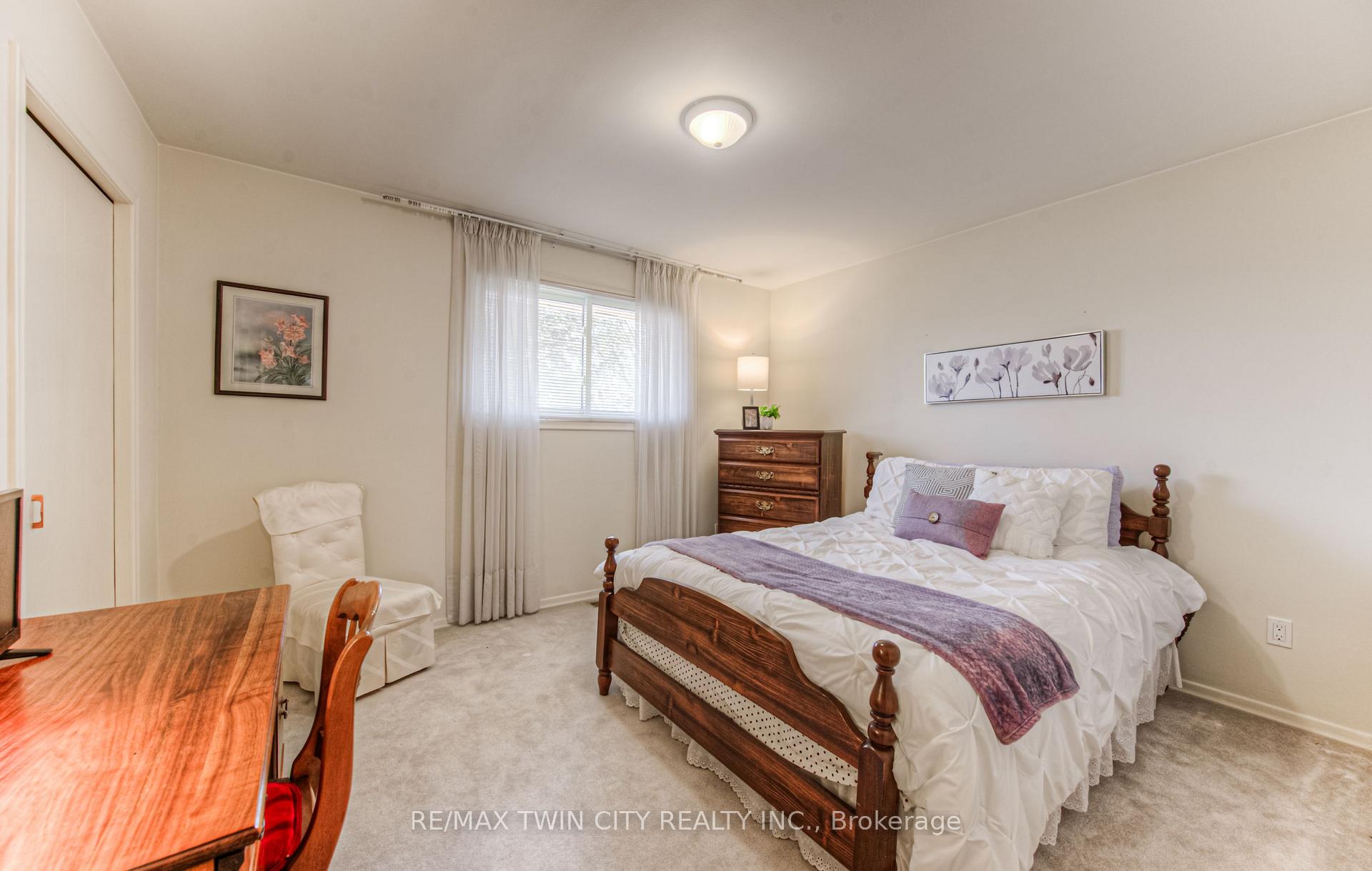 Photo 24 of 84 Ridgeview Crescent, Waterloo — HOMEH
