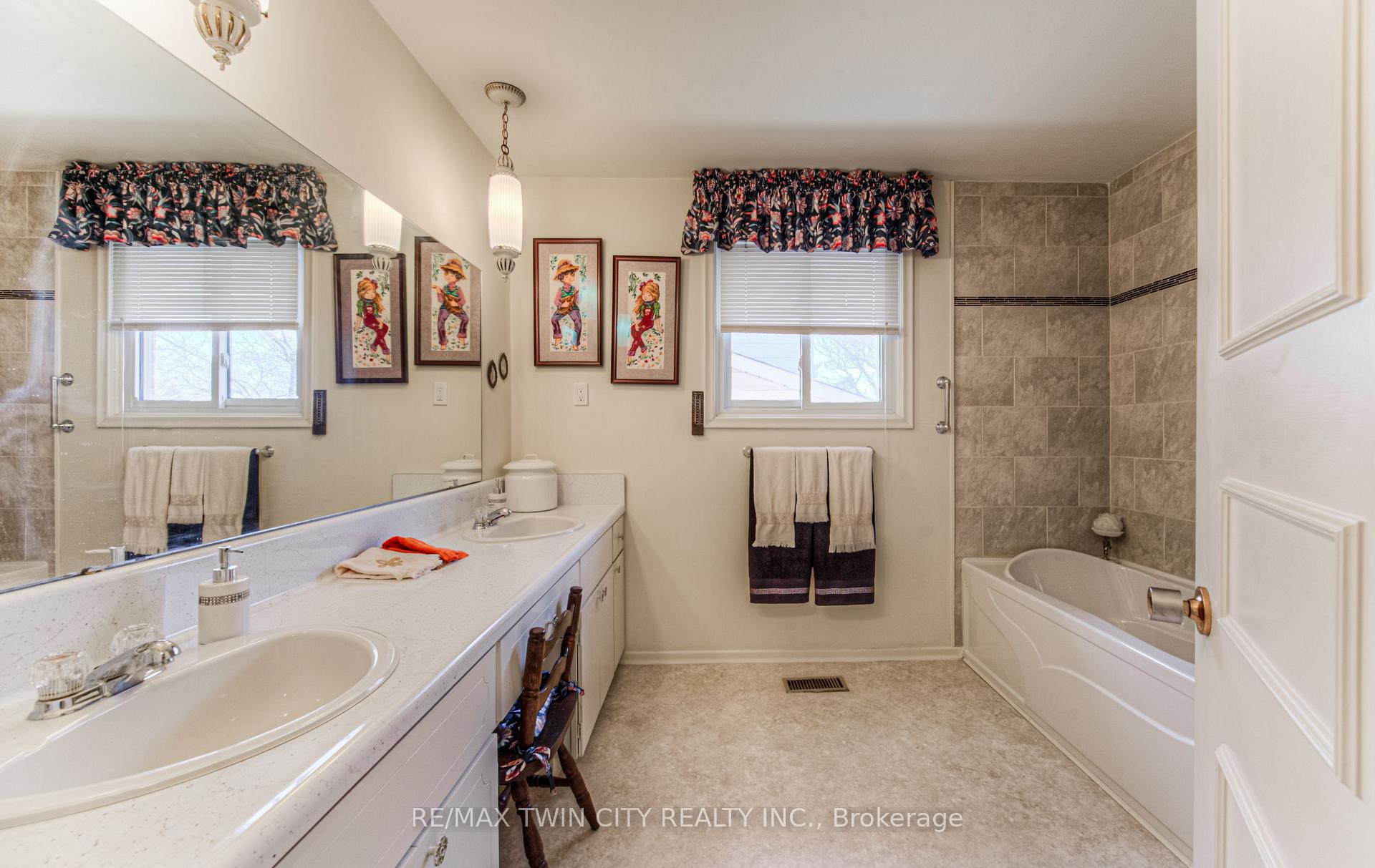 Photo 26 of 84 Ridgeview Crescent, Waterloo — HOMEH