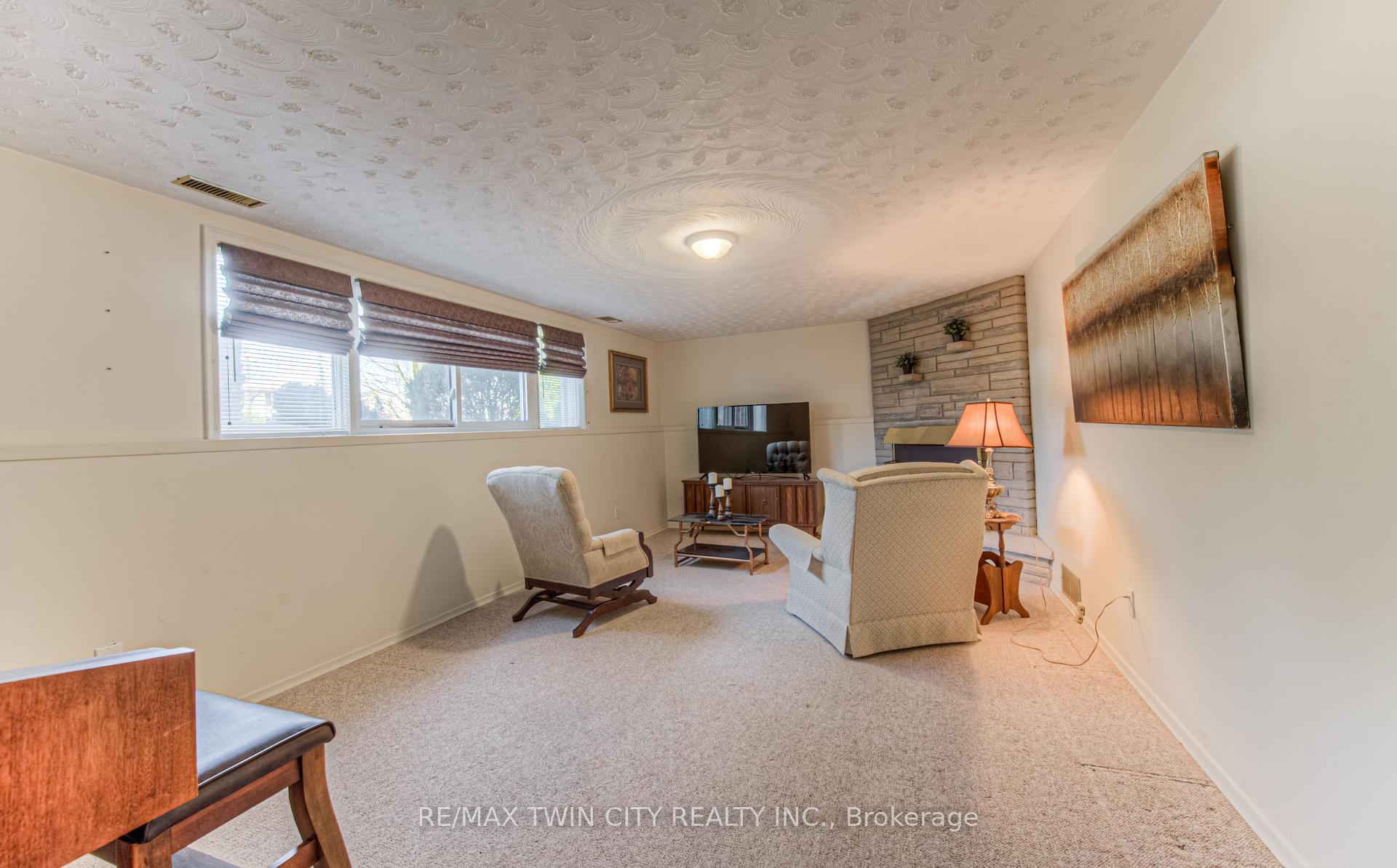 Photo 32 of 84 Ridgeview Crescent, Waterloo — HOMEH