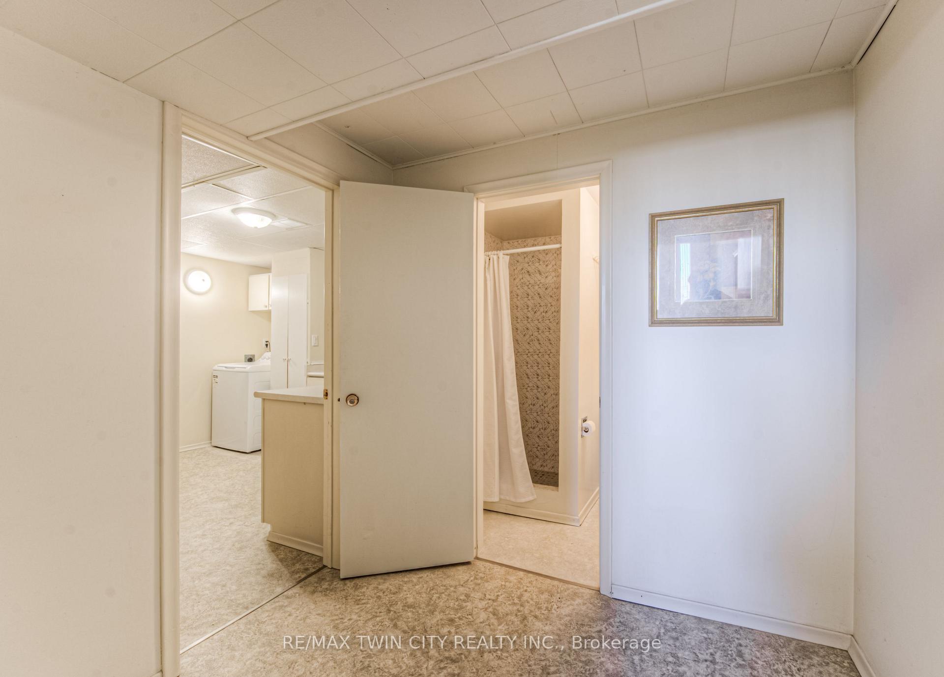Photo 35 of 84 Ridgeview Crescent, Waterloo — HOMEH