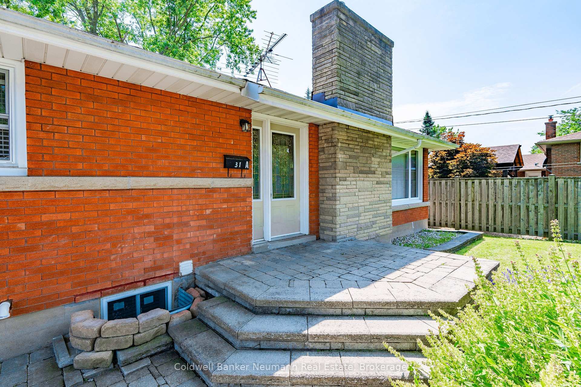 Photo 3 of 31 Sharon Avenue, Welland, Prince Charles — HOMEH