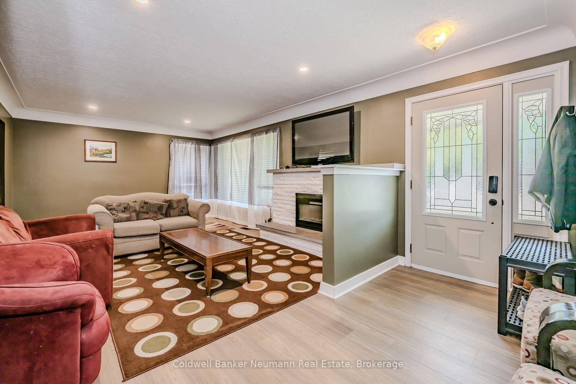 Photo 5 of 31 Sharon Avenue, Welland, Prince Charles — HOMEH
