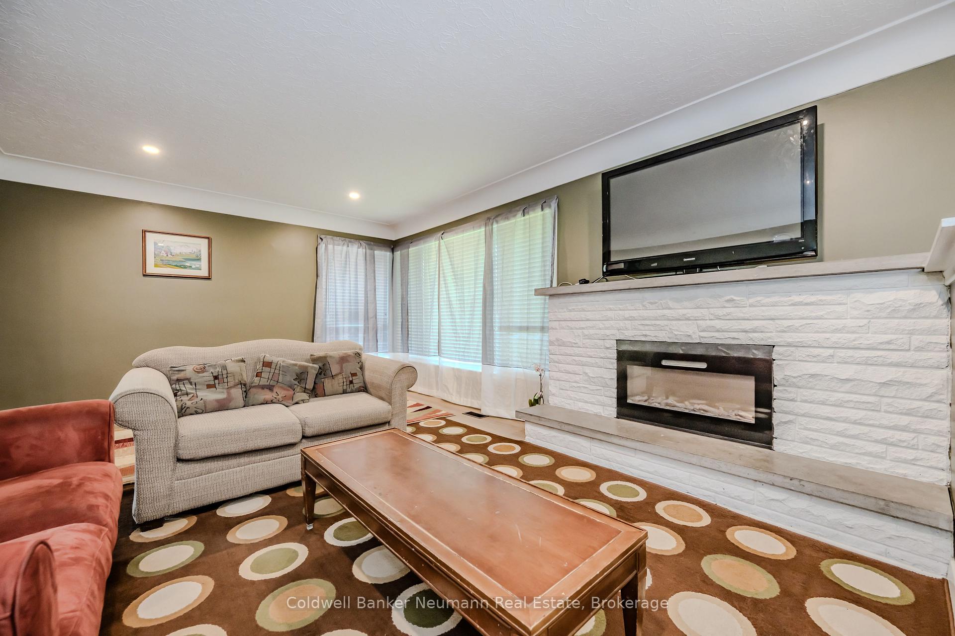 Photo 6 of 31 Sharon Avenue, Welland, Prince Charles — HOMEH
