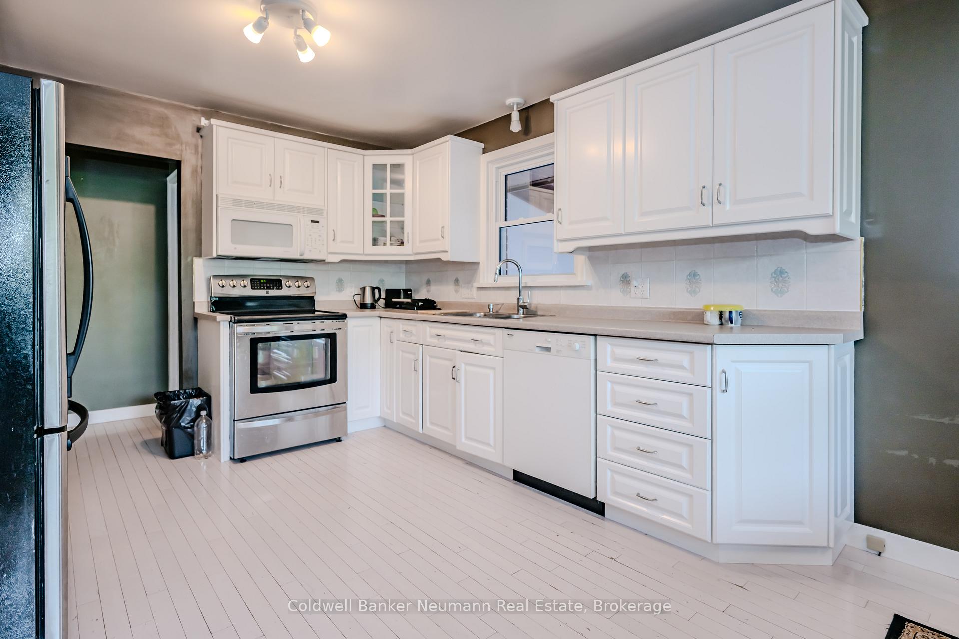 Photo 12 of 31 Sharon Avenue, Welland, Prince Charles — HOMEH