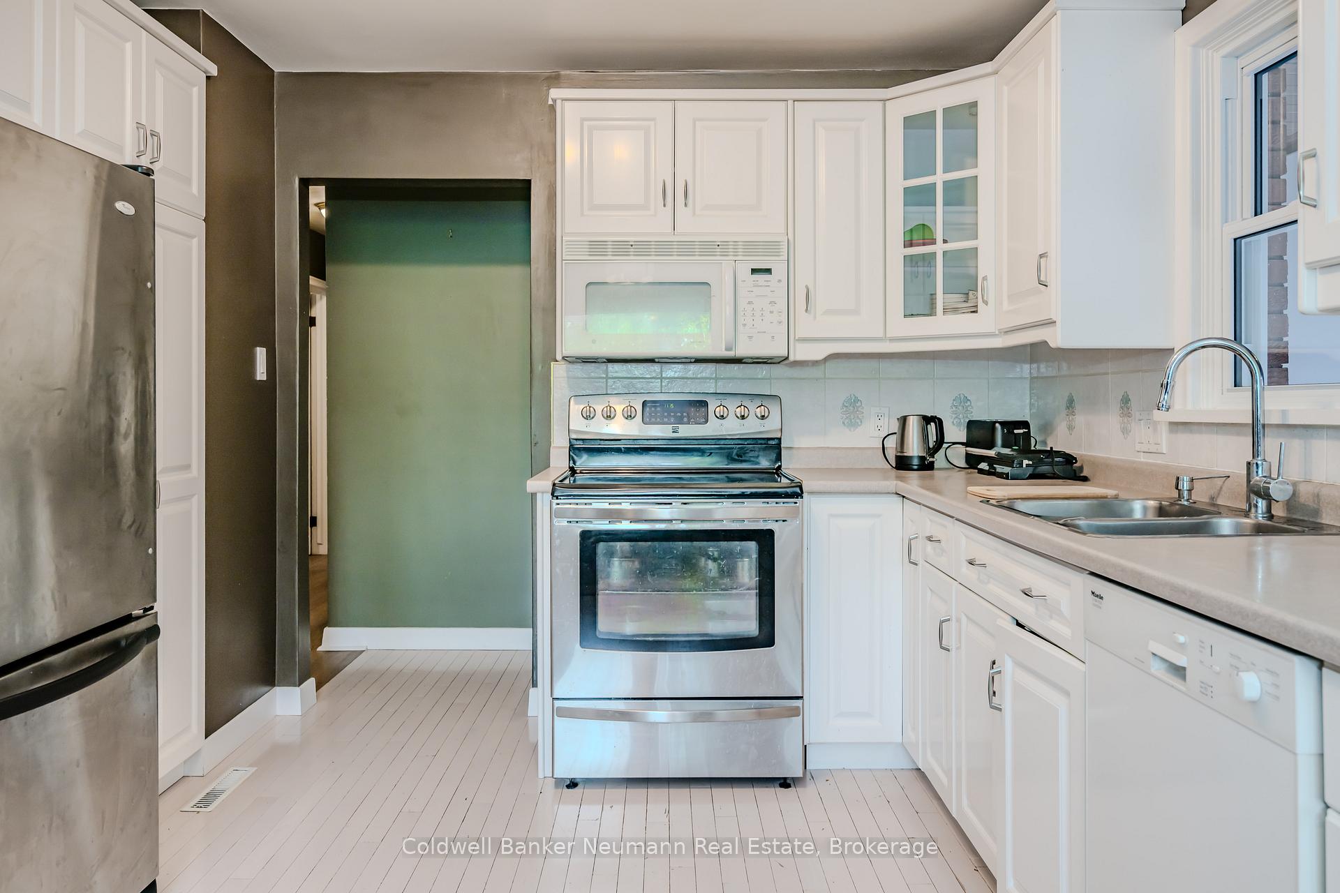 Photo 16 of 31 Sharon Avenue, Welland, Prince Charles — HOMEH