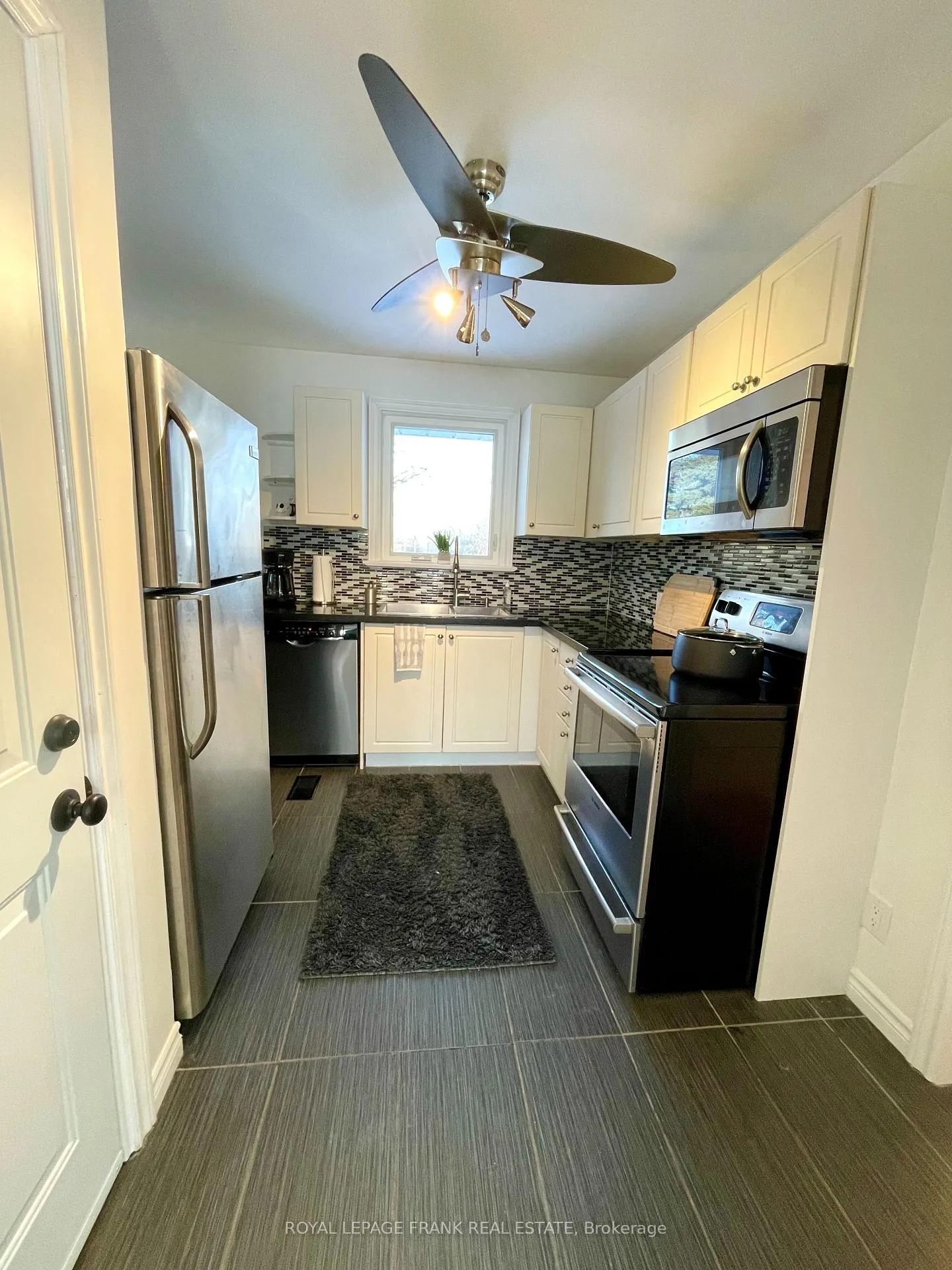 Photo 2 of 1707 Dufferin Street, Whitby, Port Whitby — HOMEH
