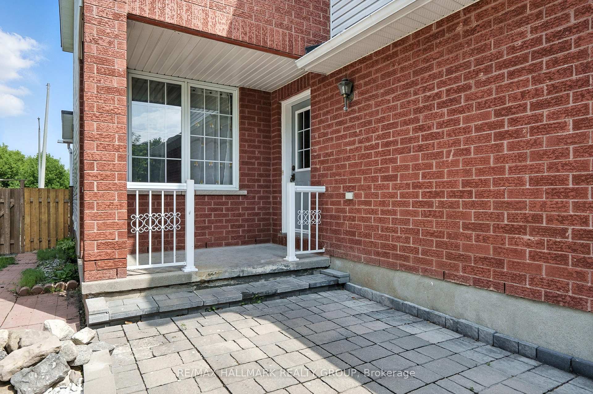 Photo 3 of 931 Goose River Avenue, Ottawa, Riverside South/Gloucester Glen — HOMEH
