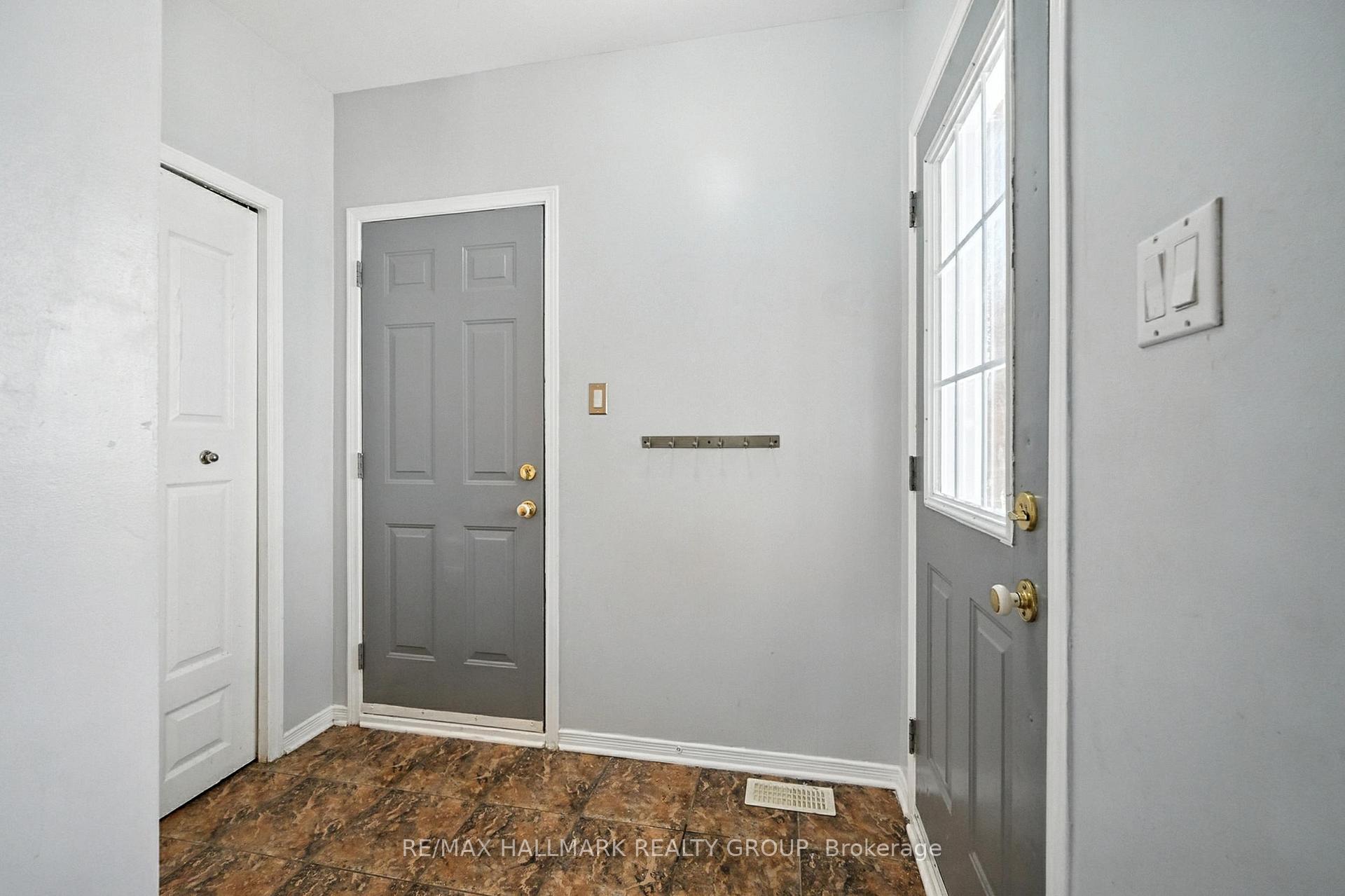 Photo 4 of 931 Goose River Avenue, Ottawa, Riverside South/Gloucester Glen — HOMEH