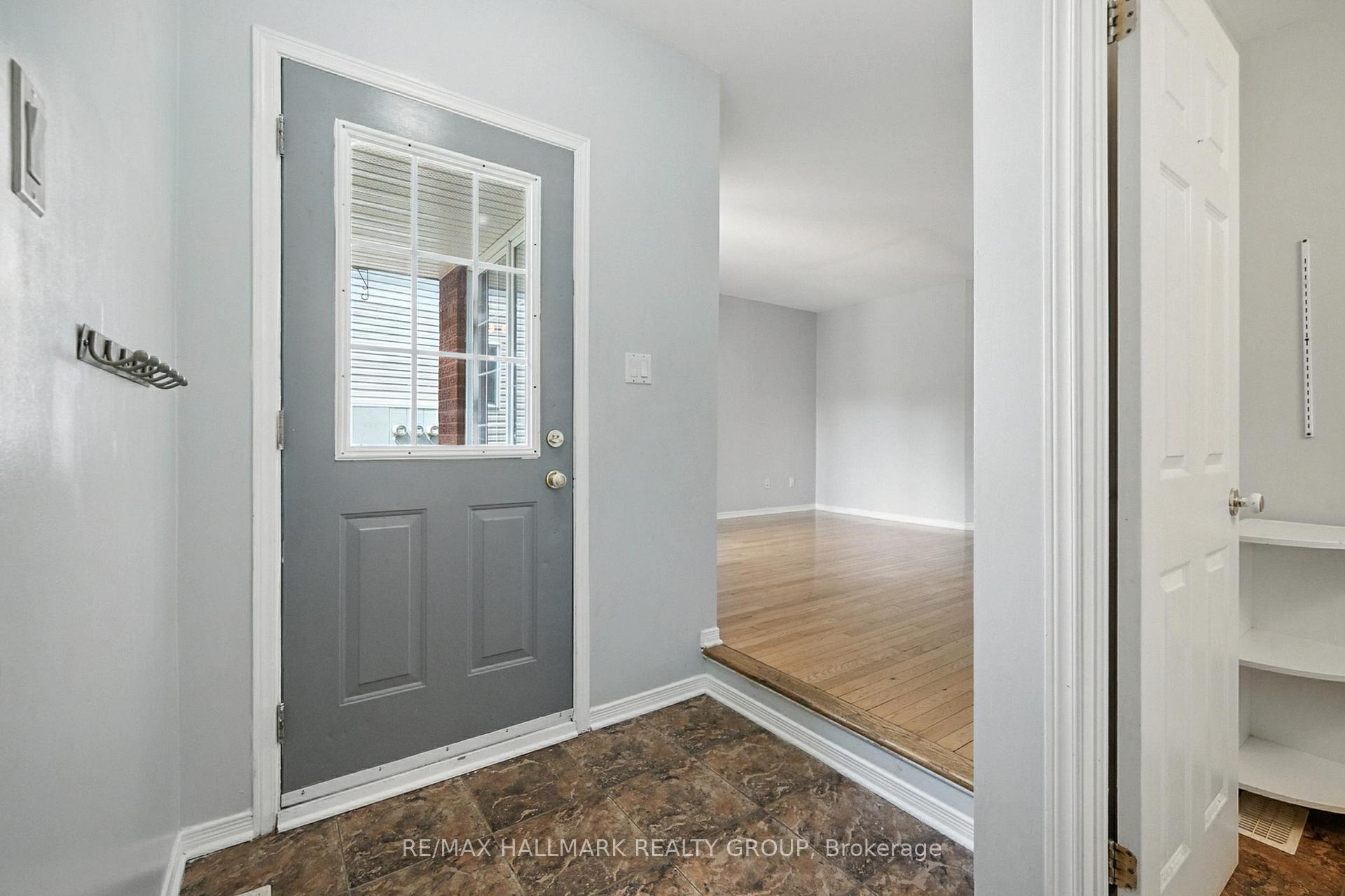 Photo 5 of 931 Goose River Avenue, Ottawa, Riverside South/Gloucester Glen — HOMEH
