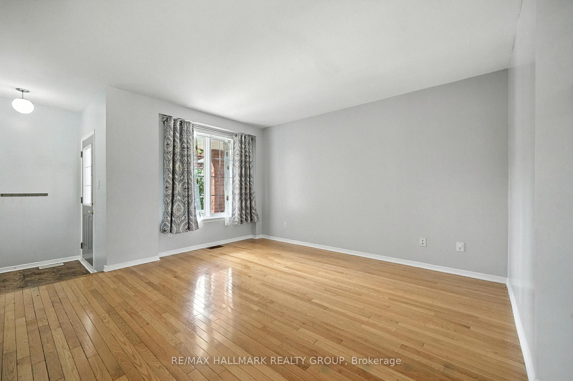 Photo 8 of 931 Goose River Avenue, Ottawa, Riverside South/Gloucester Glen — HOMEH