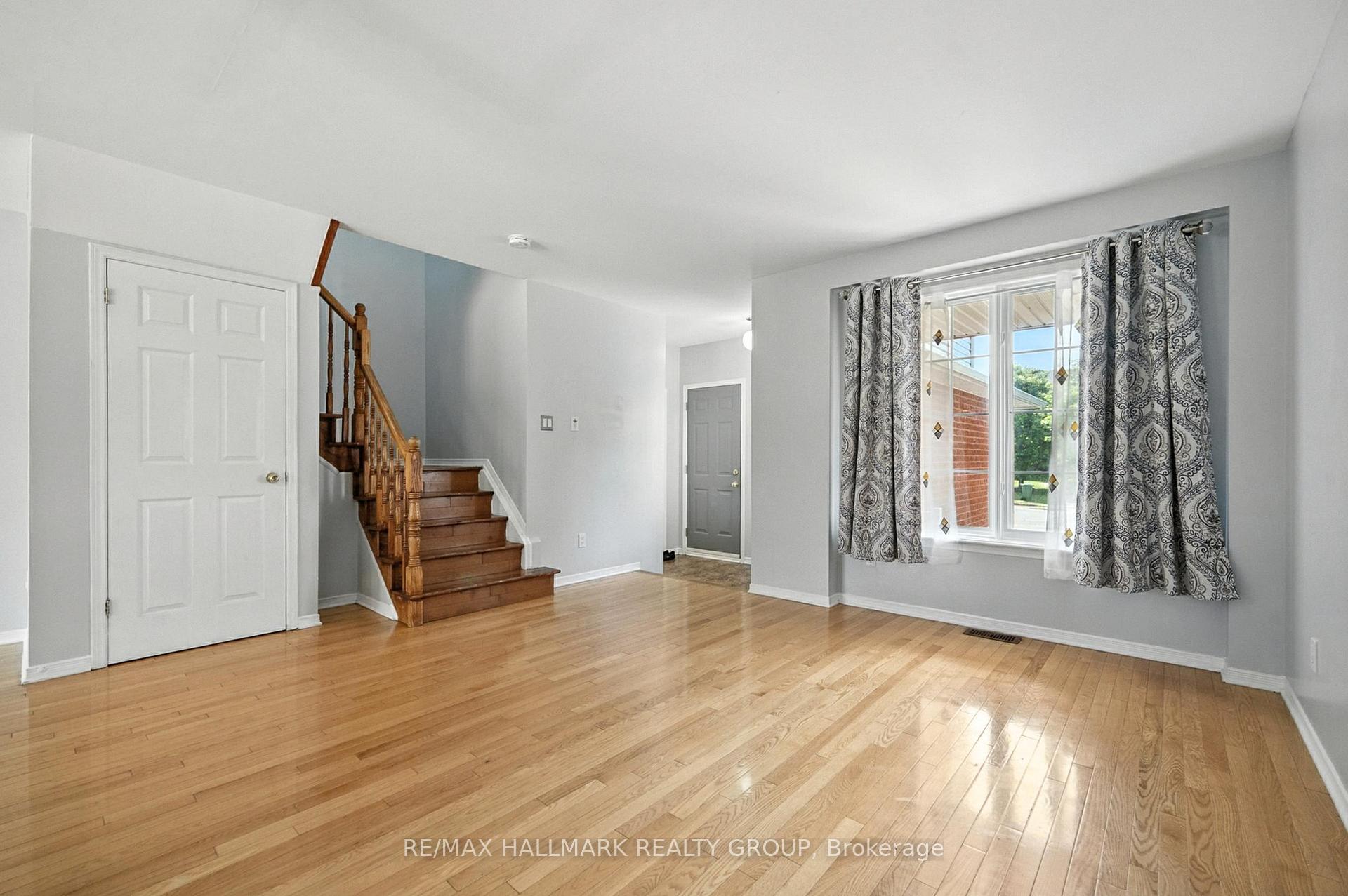 Photo 9 of 931 Goose River Avenue, Ottawa, Riverside South/Gloucester Glen — HOMEH