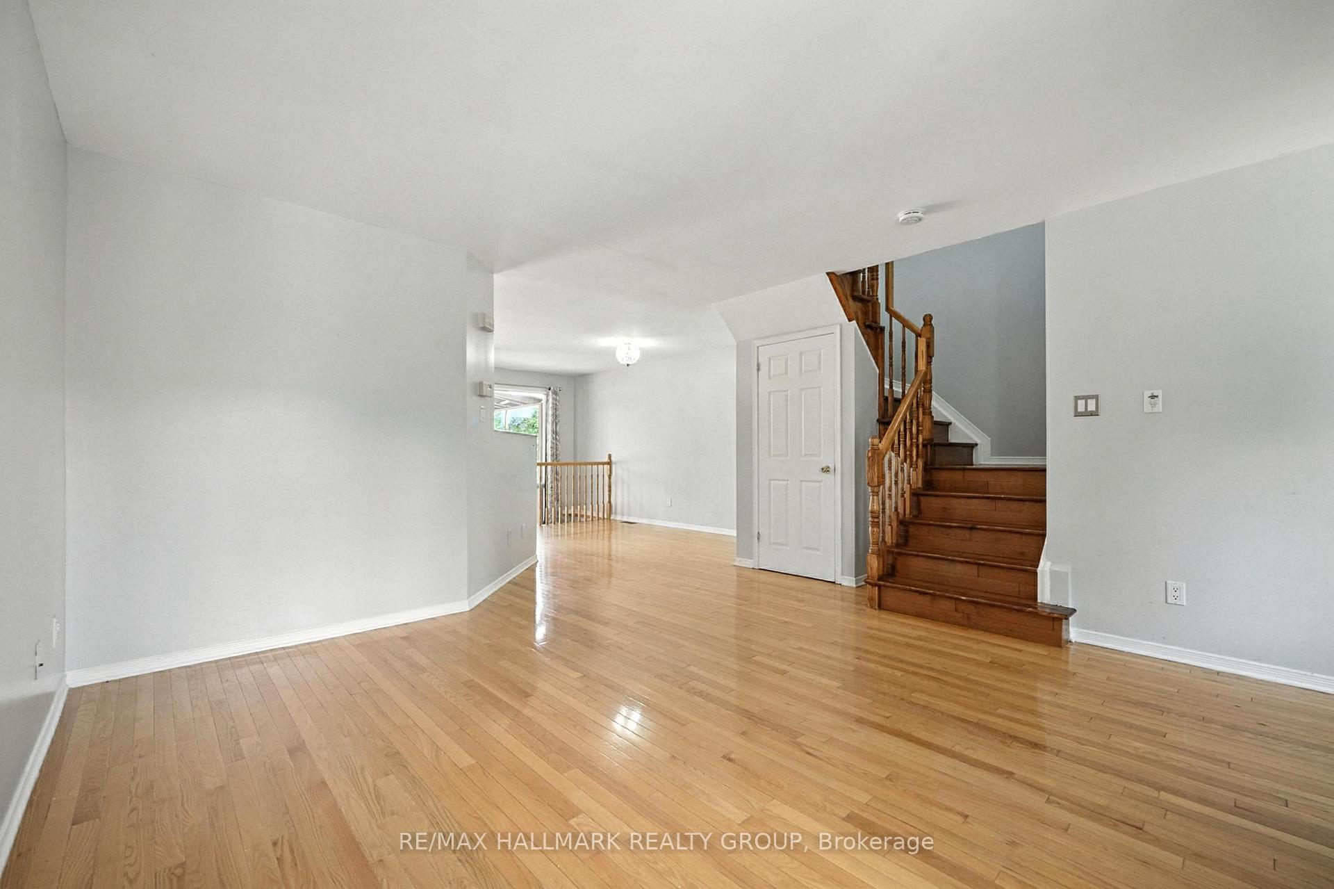 Photo 10 of 931 Goose River Avenue, Ottawa, Riverside South/Gloucester Glen — HOMEH