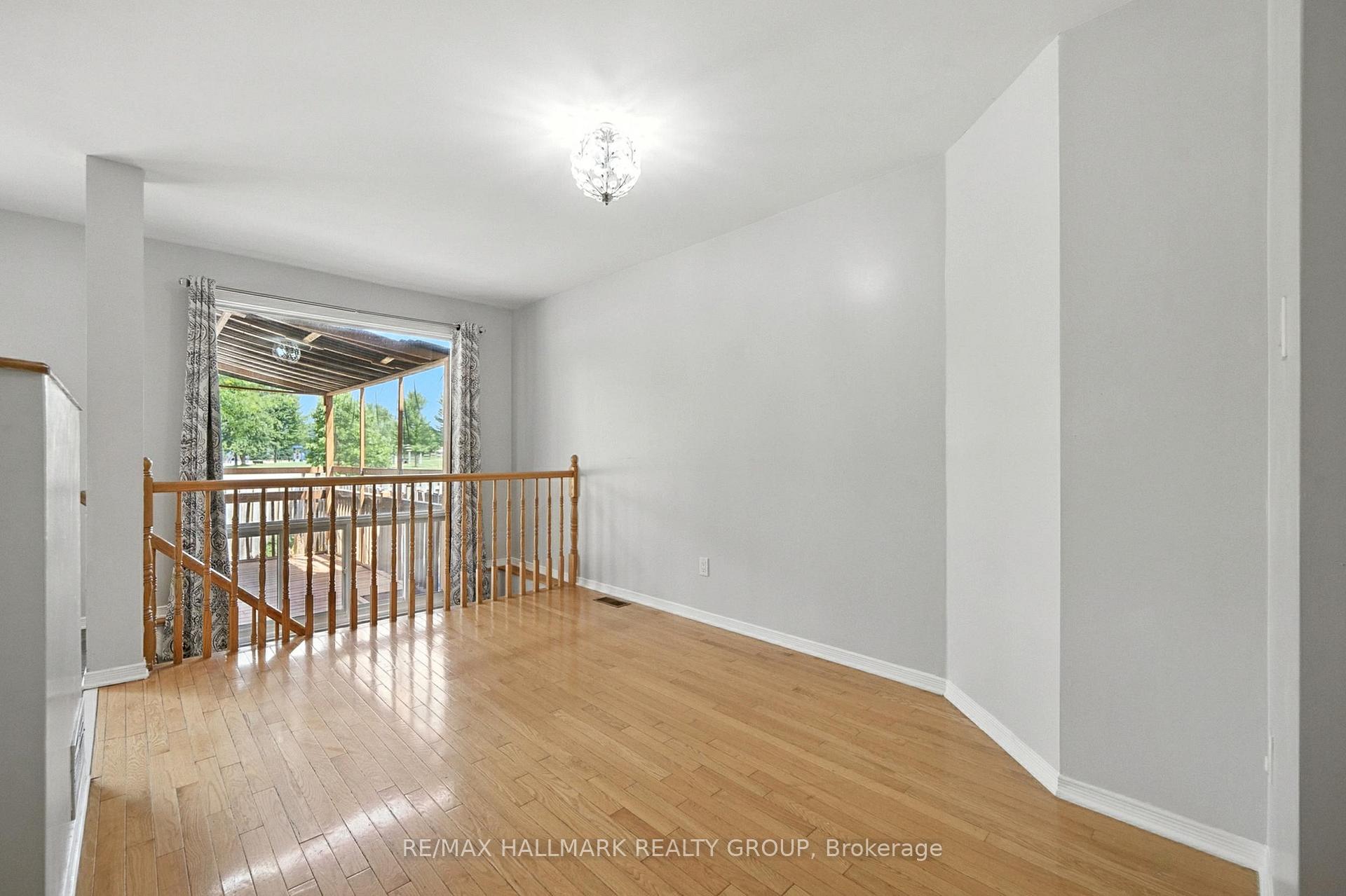 Photo 11 of 931 Goose River Avenue, Ottawa, Riverside South/Gloucester Glen — HOMEH