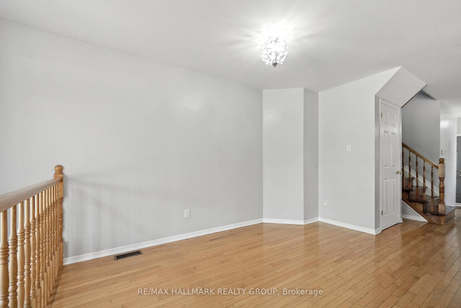 Photo 12 of 931 Goose River Avenue, Ottawa, Riverside South/Gloucester Glen — HOMEH