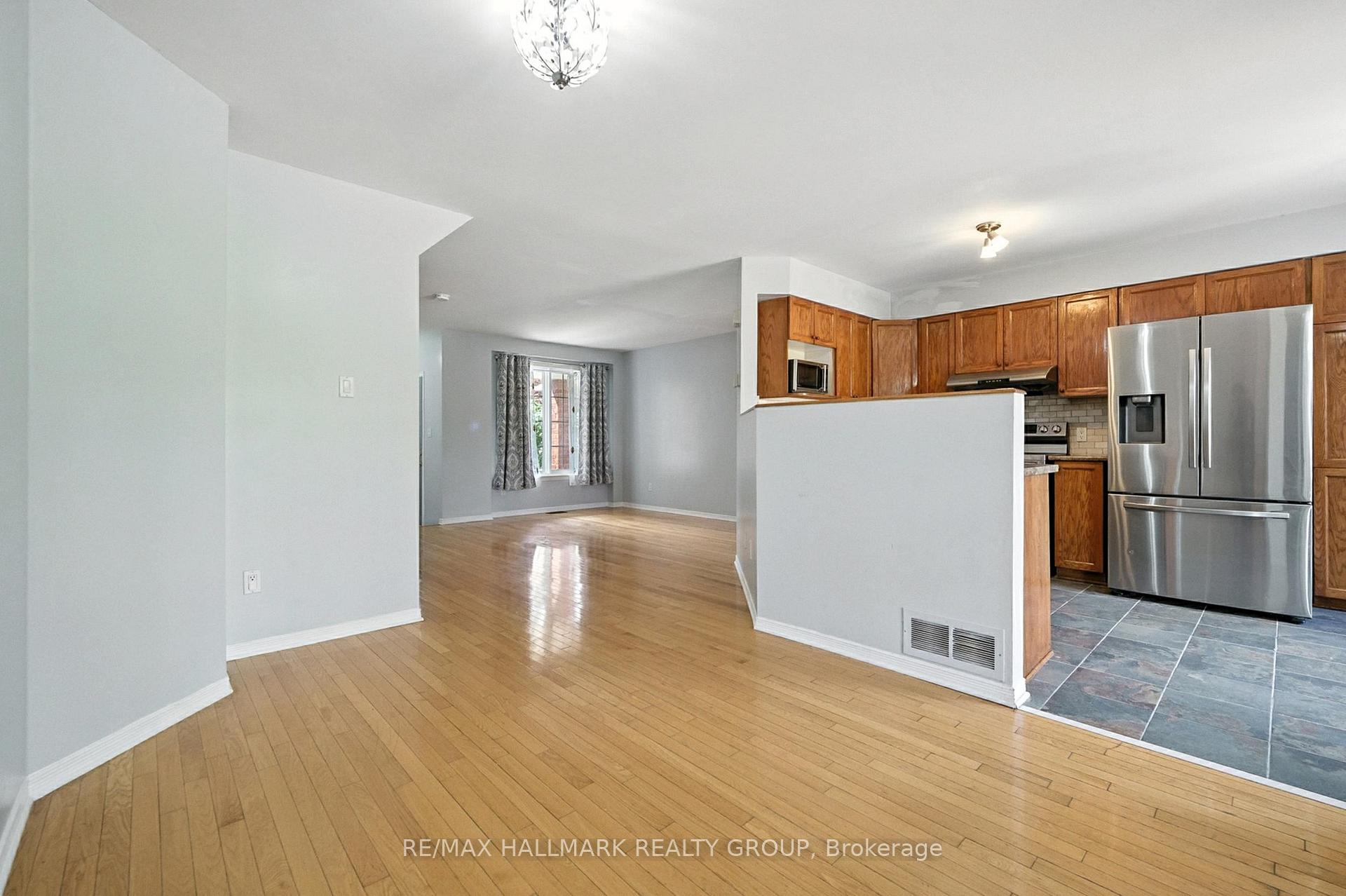Photo 13 of 931 Goose River Avenue, Ottawa, Riverside South/Gloucester Glen — HOMEH
