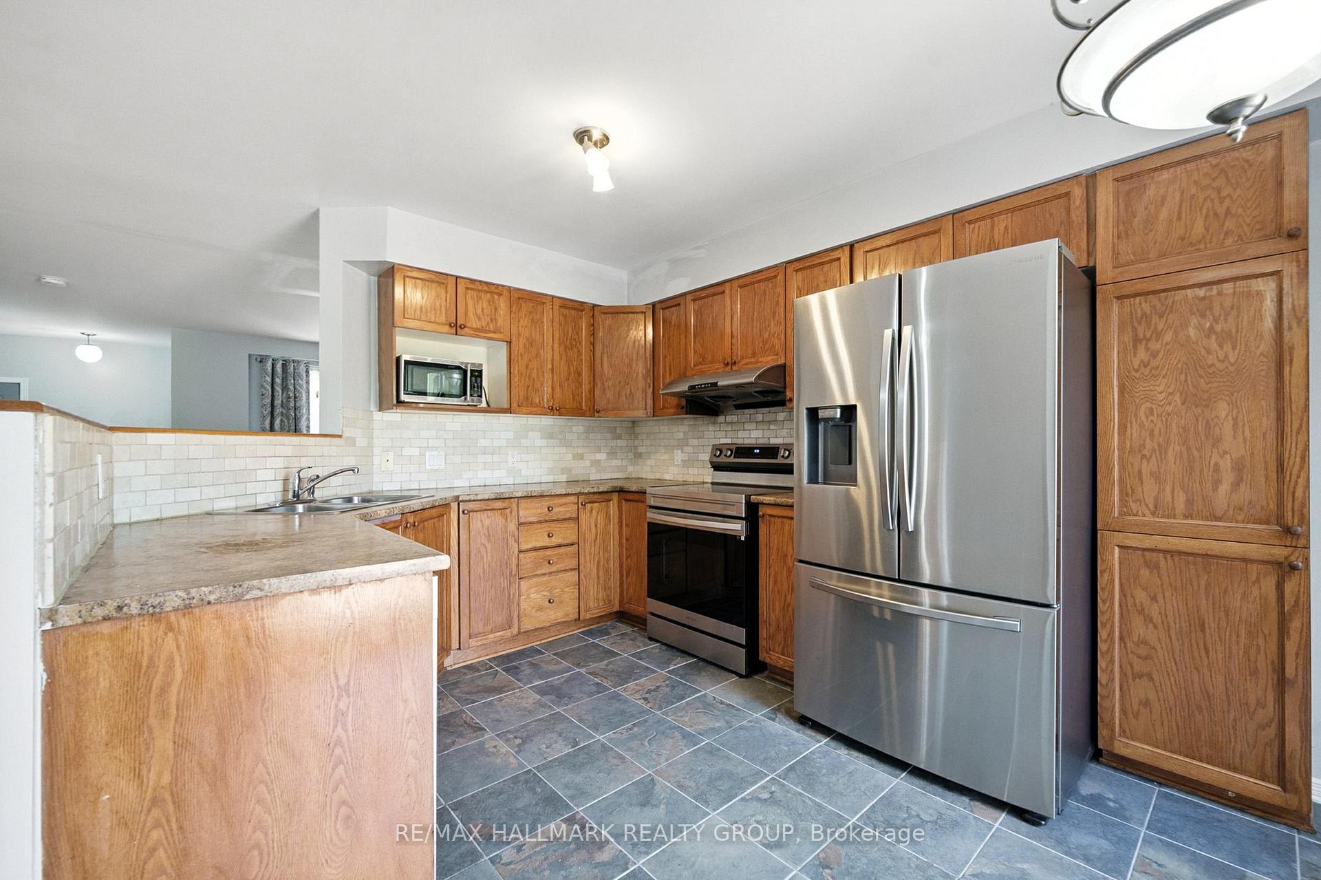 Photo 14 of 931 Goose River Avenue, Ottawa, Riverside South/Gloucester Glen — HOMEH