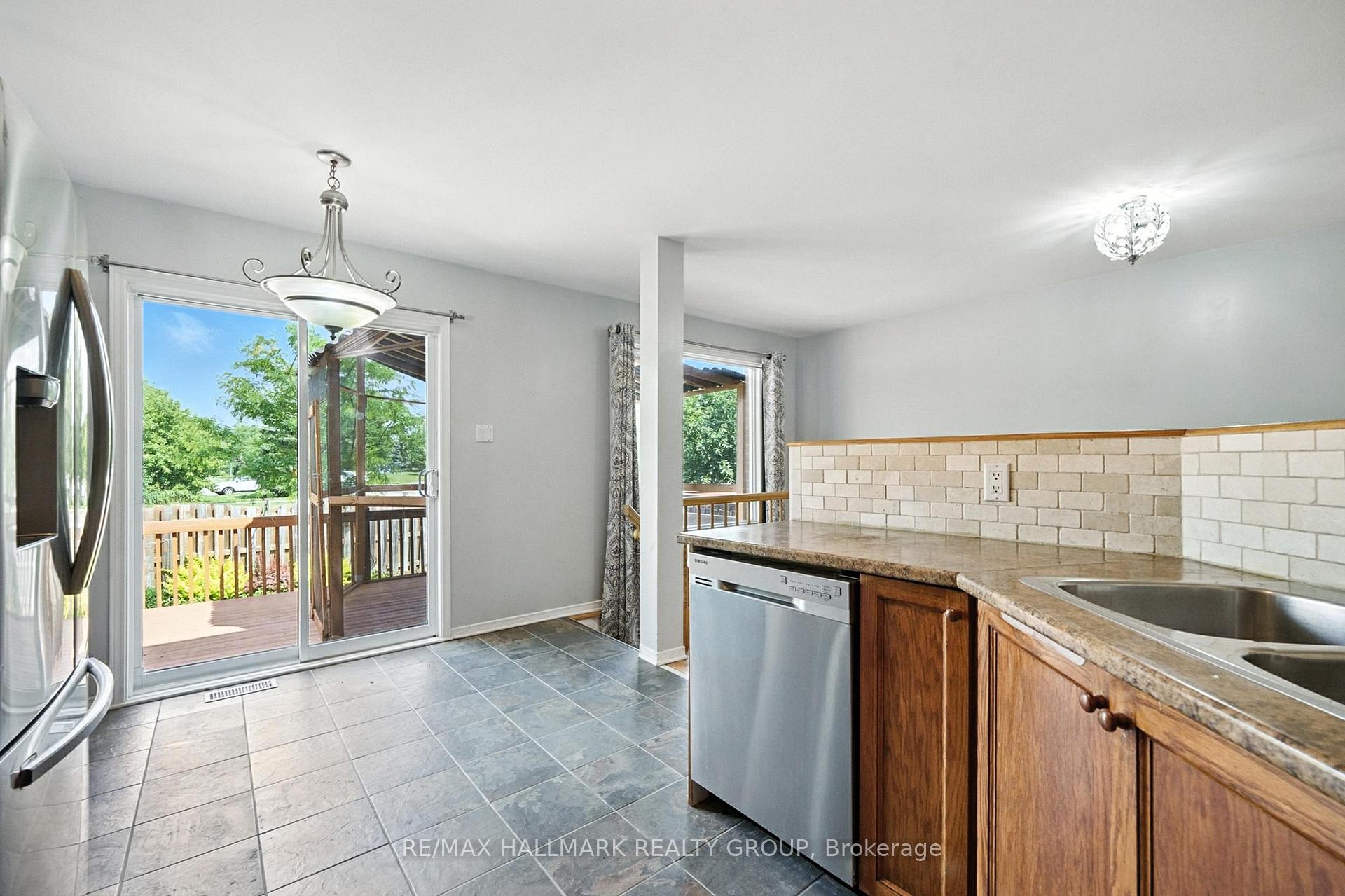 Photo 17 of 931 Goose River Avenue, Ottawa, Riverside South/Gloucester Glen — HOMEH