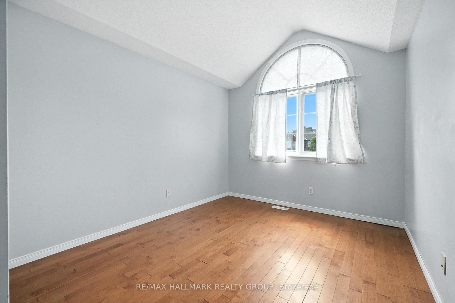 Photo 25 of 931 Goose River Avenue, Ottawa, Riverside South/Gloucester Glen — HOMEH