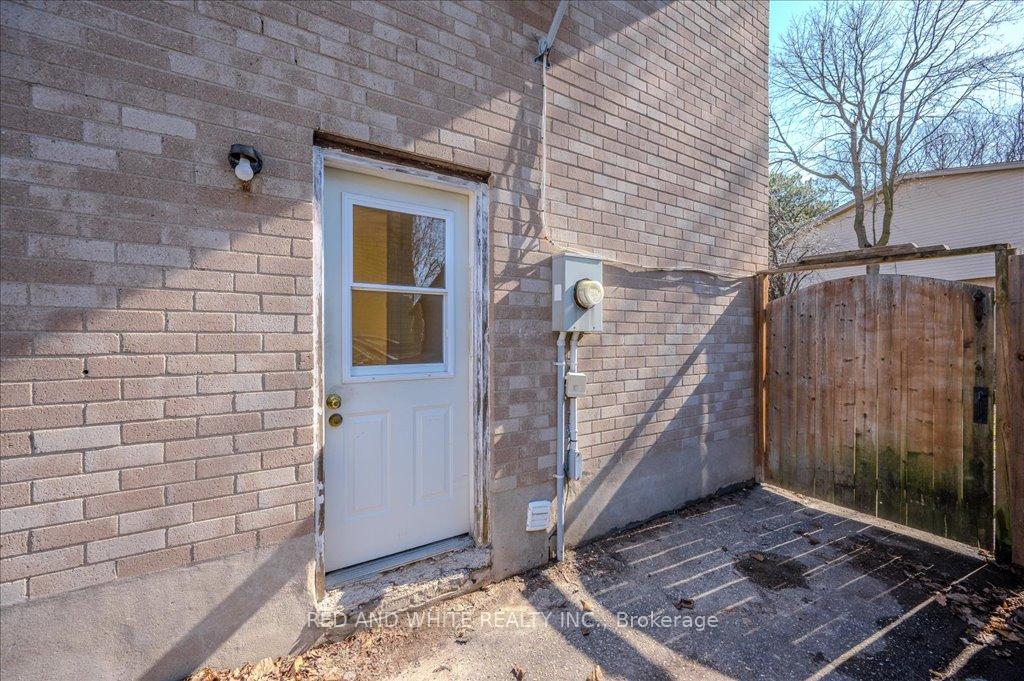 Photo 3 of Unit B, 237 Cedarbrae Avenue, Waterloo — HOMEH