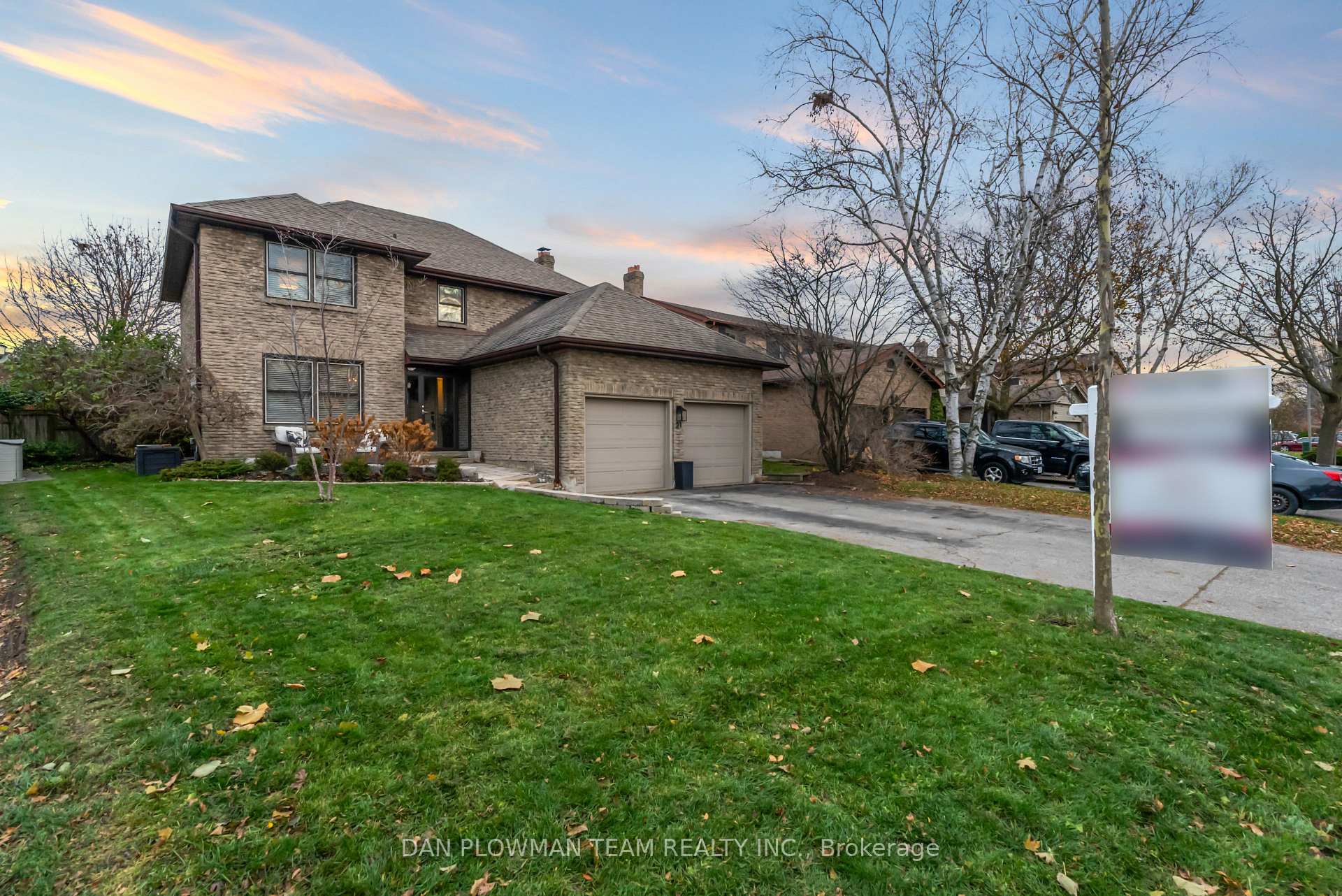 Photo 2 of 21 Woodlawn Court, Whitby, Blue Grass Meadows — HOMEH