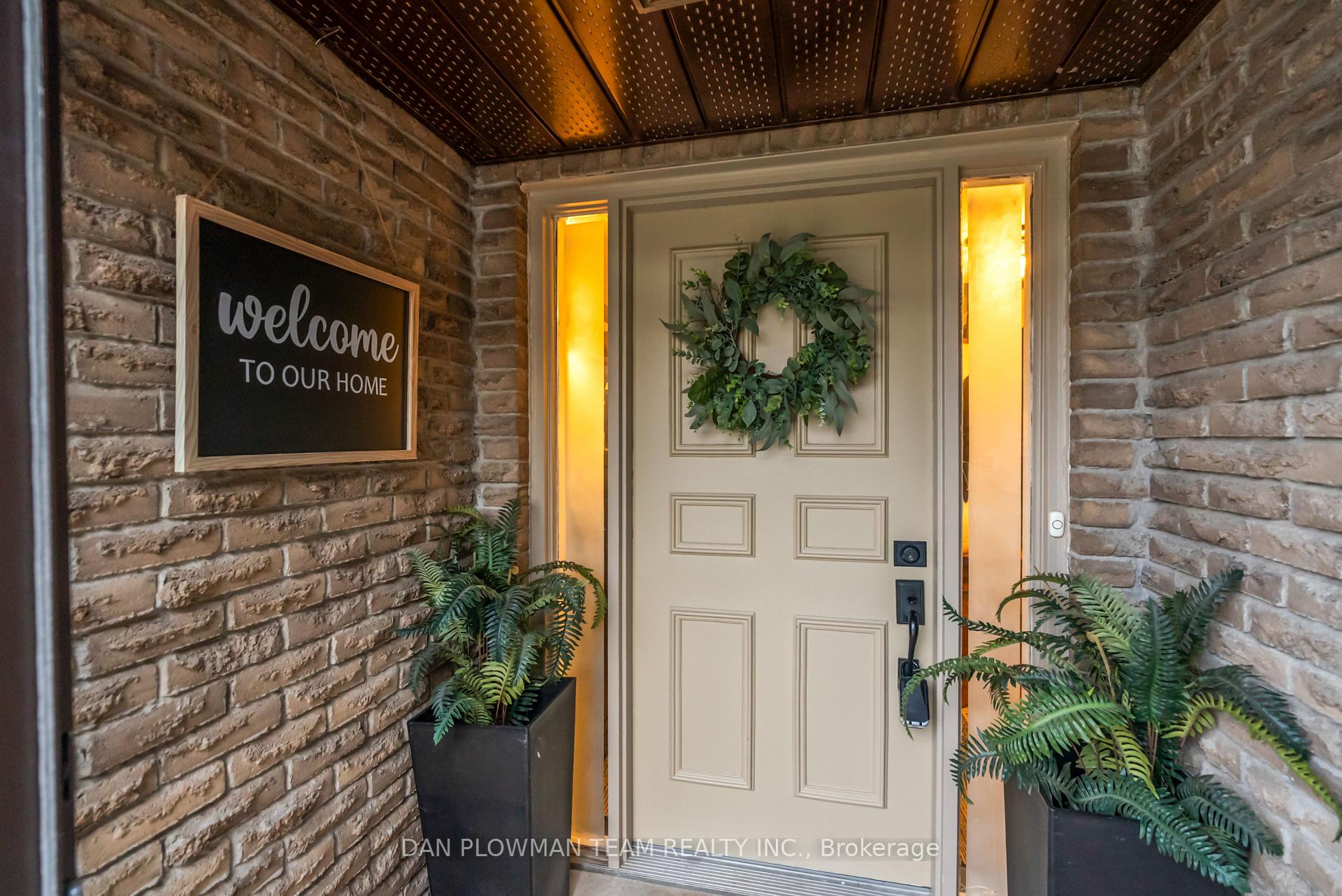 Photo 4 of 21 Woodlawn Court, Whitby, Blue Grass Meadows — HOMEH