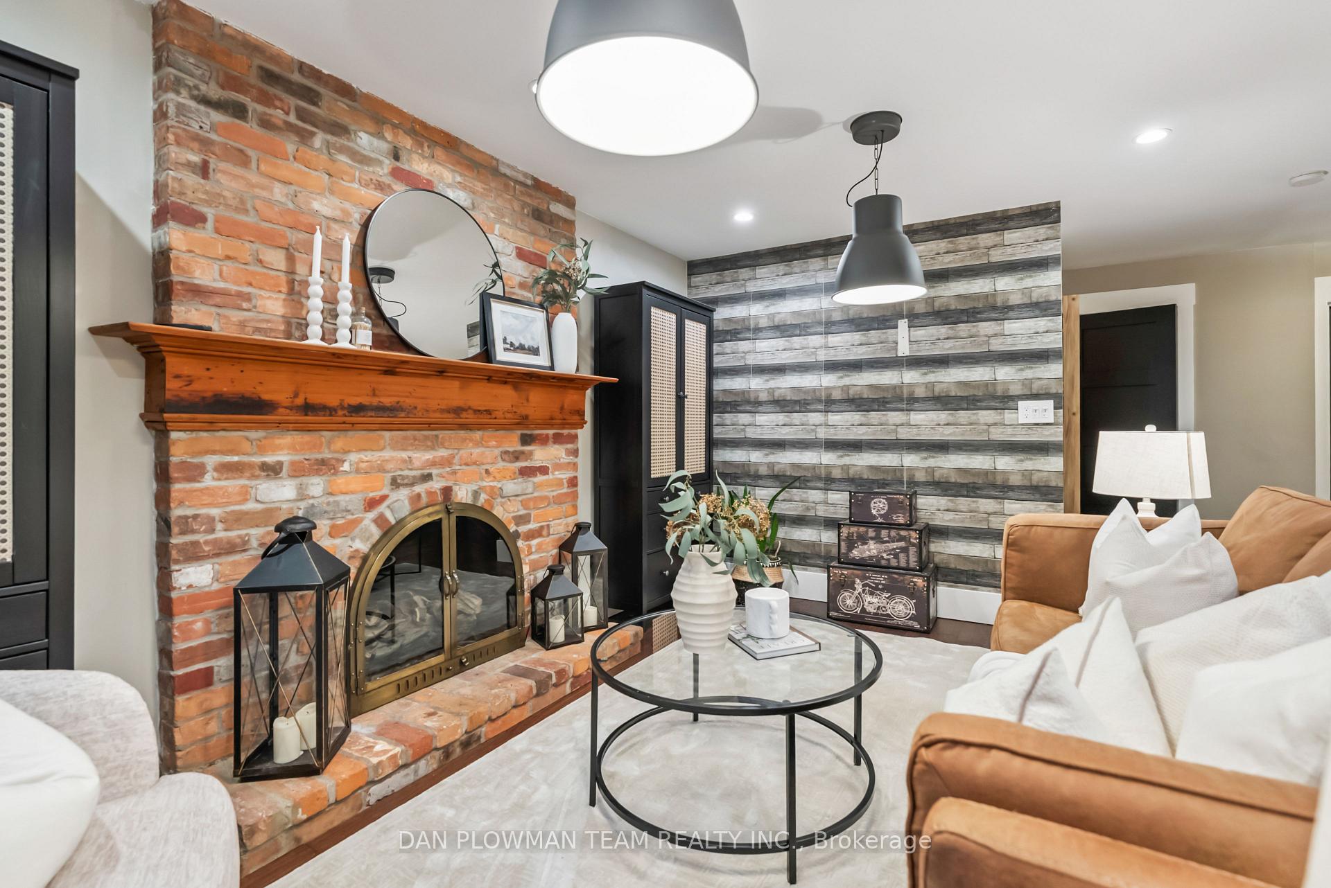 Photo 8 of 21 Woodlawn Court, Whitby, Blue Grass Meadows — HOMEH