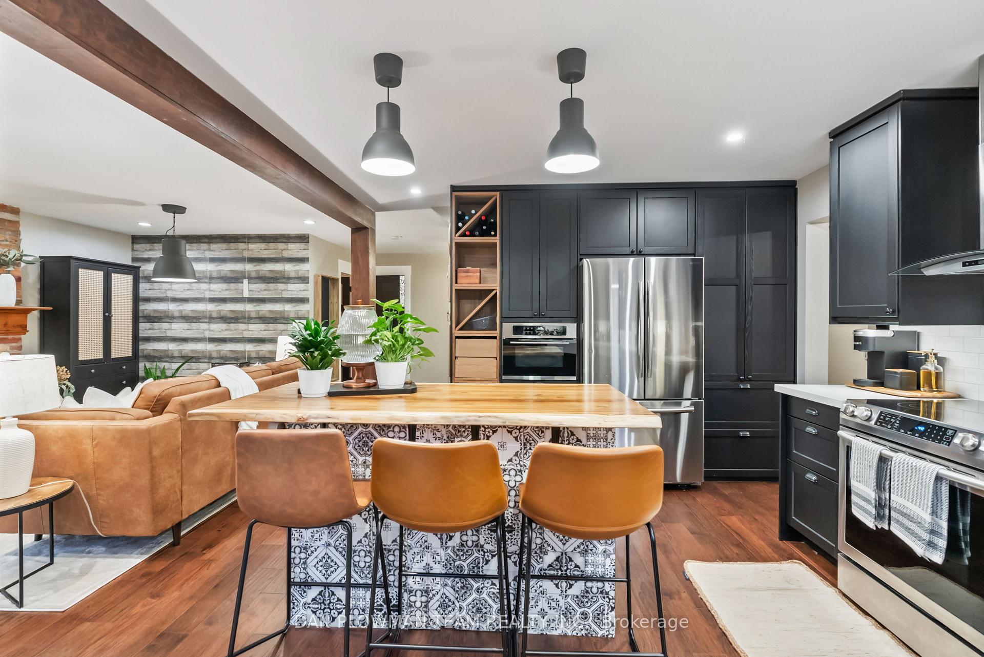 Photo 11 of 21 Woodlawn Court, Whitby, Blue Grass Meadows — HOMEH