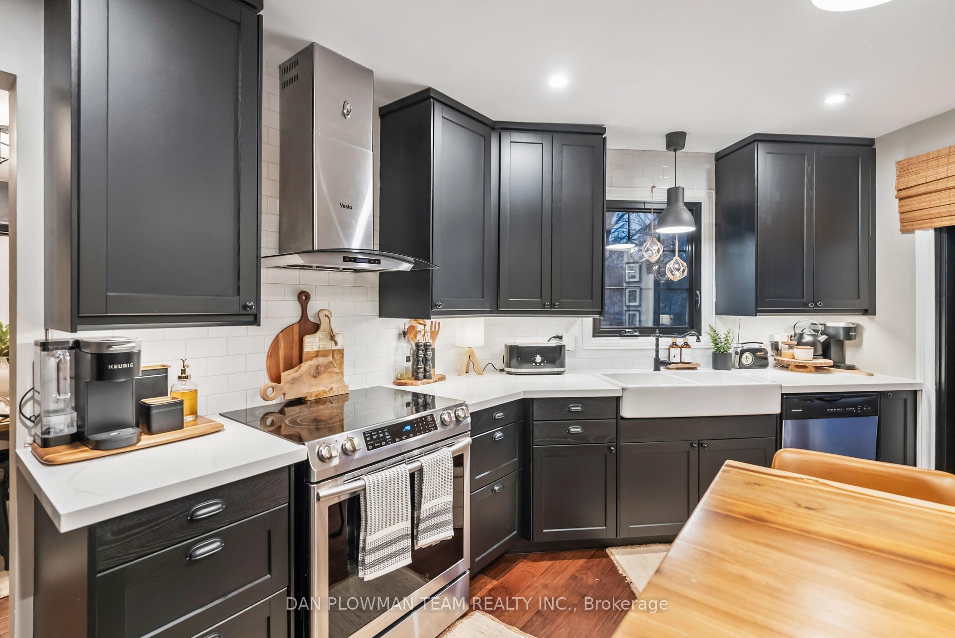 Photo 12 of 21 Woodlawn Court, Whitby, Blue Grass Meadows — HOMEH
