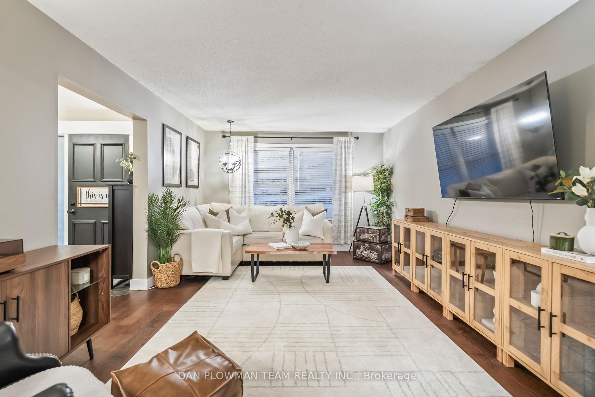 Photo 16 of 21 Woodlawn Court, Whitby, Blue Grass Meadows — HOMEH