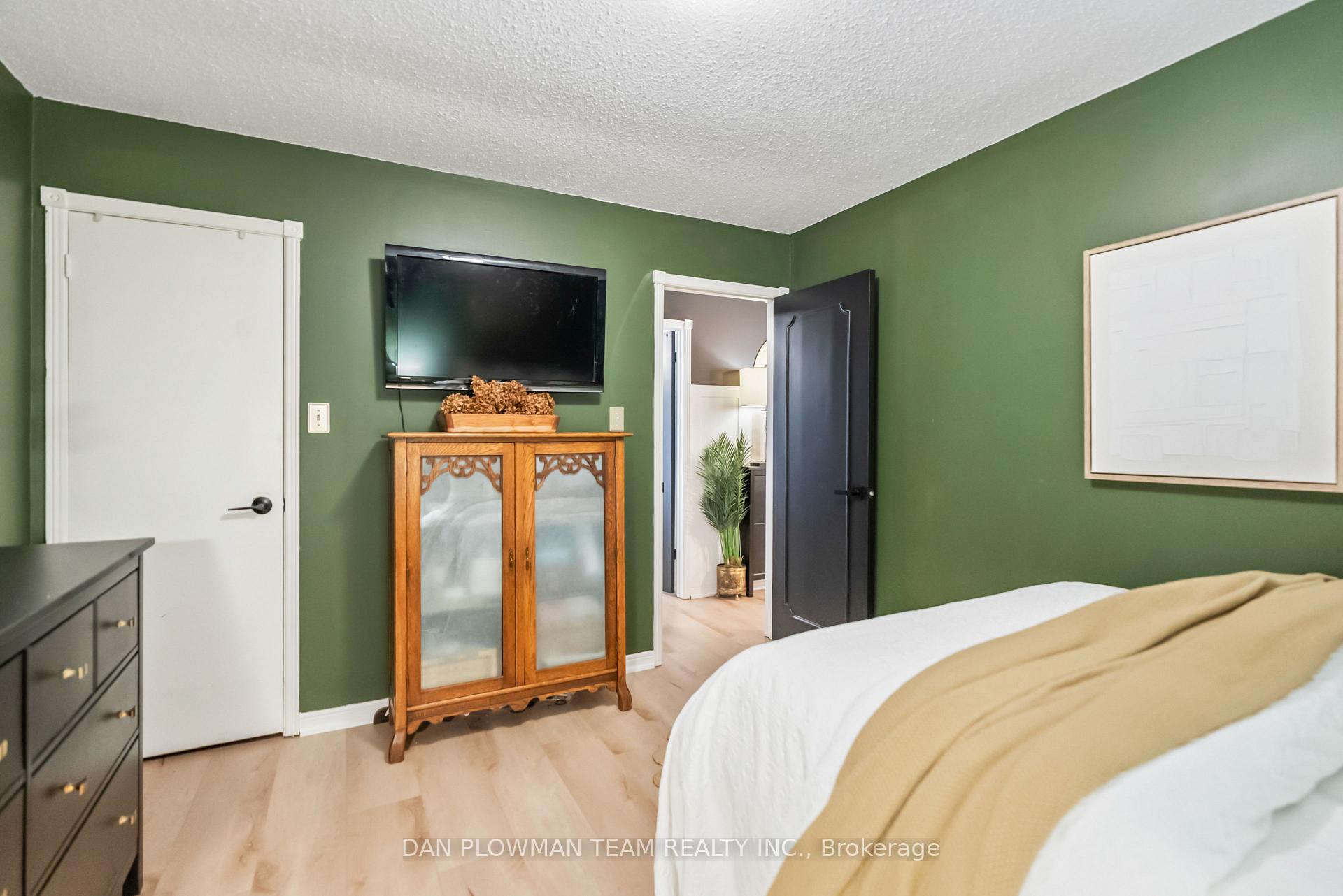 Photo 29 of 21 Woodlawn Court, Whitby, Blue Grass Meadows — HOMEH