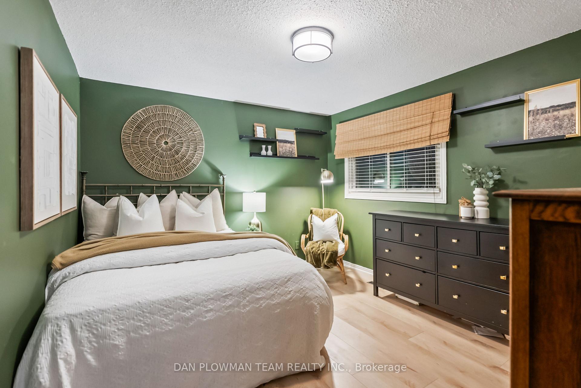 Photo 30 of 21 Woodlawn Court, Whitby, Blue Grass Meadows — HOMEH